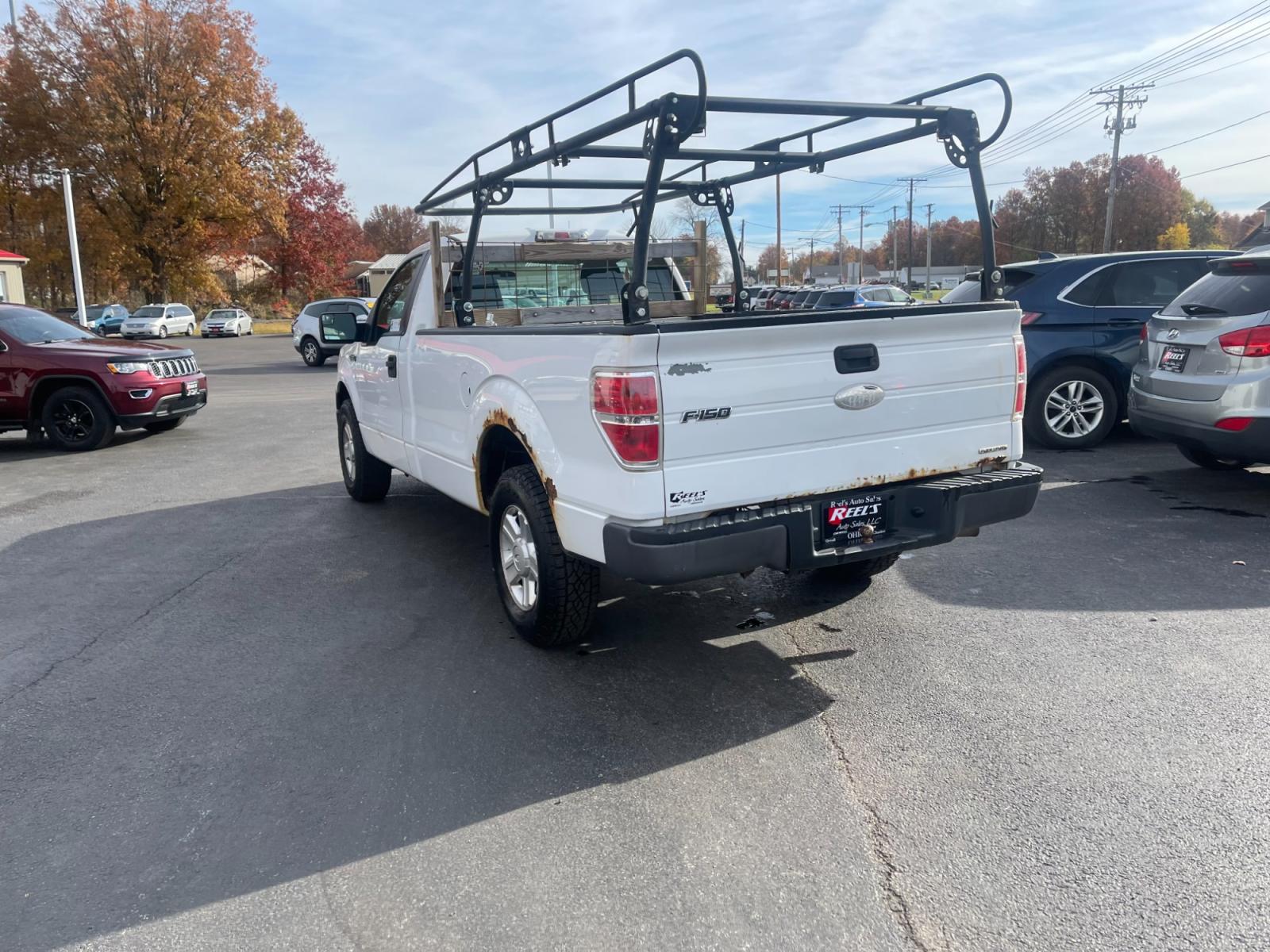 2011 White /Gray Ford F-150 XL 6.5-ft. Bed RWD (1FTMF1CM6BK) with an 3.7L V6 DOHC 24V engine, 6 Speed Automatic transmission, located at 547 E. Main St., Orwell, OH, 44076, (440) 437-5893, 41.535435, -80.847855 - Photo #9