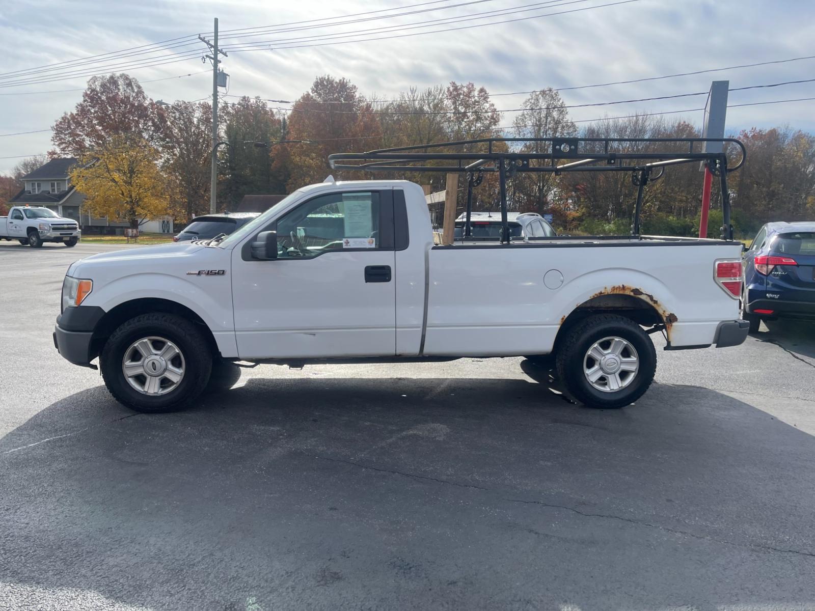 2011 White /Gray Ford F-150 XL 6.5-ft. Bed RWD (1FTMF1CM6BK) with an 3.7L V6 DOHC 24V engine, 6 Speed Automatic transmission, located at 547 E. Main St., Orwell, OH, 44076, (440) 437-5893, 41.535435, -80.847855 - Photo #12