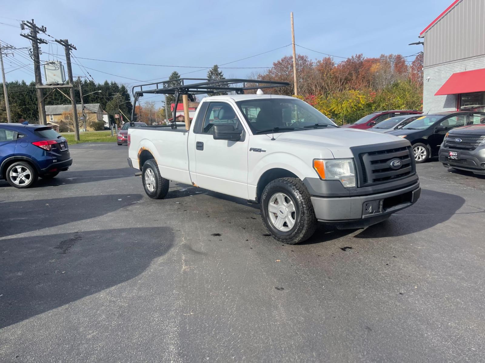 2011 White /Gray Ford F-150 XL 6.5-ft. Bed RWD (1FTMF1CM6BK) with an 3.7L V6 DOHC 24V engine, 6 Speed Automatic transmission, located at 547 E. Main St., Orwell, OH, 44076, (440) 437-5893, 41.535435, -80.847855 - Photo #3