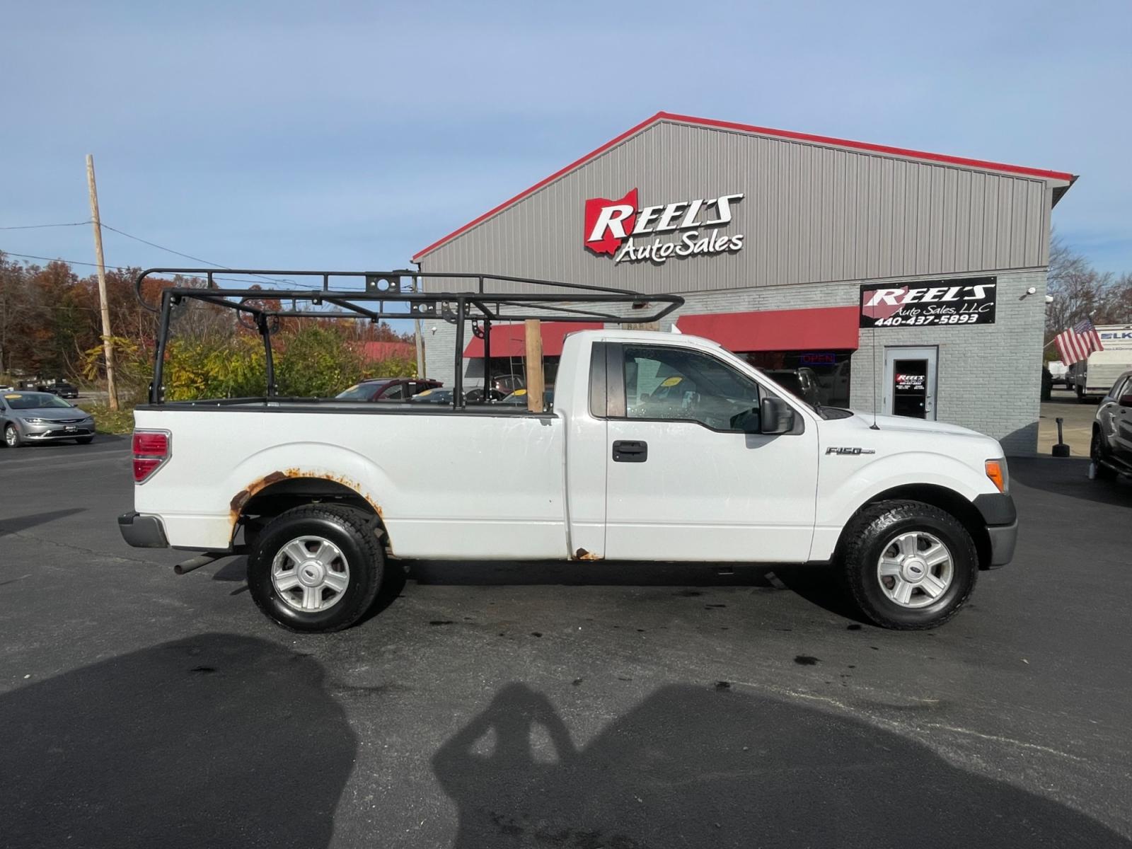 2011 White /Gray Ford F-150 XL 6.5-ft. Bed RWD (1FTMF1CM6BK) with an 3.7L V6 DOHC 24V engine, 6 Speed Automatic transmission, located at 547 E. Main St., Orwell, OH, 44076, (440) 437-5893, 41.535435, -80.847855 - Photo #5