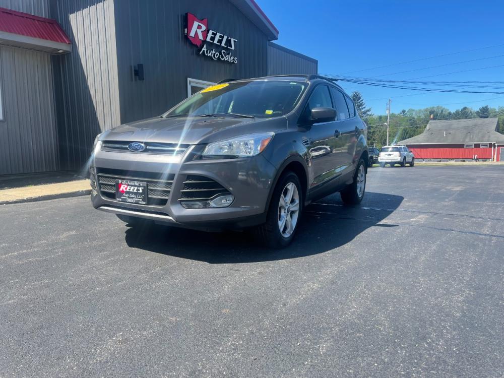 2013 Black /Black and Gray Ford Escape SE AWD (1FMCU9GX1DU) with an 1.6L L4 DOHC 16V engine, 6-Speed Automatic transmission, located at 547 E. Main St., Orwell, OH, 44076, (440) 437-5893, 41.535435, -80.847855 - 2013 Ford Escape SE AWD ---- Clean and Ready to Go ---- Great gas mileage with the benefit of AWD ---- Reel's Auto Sales is located in both Chardon and Orwell Ohio. Financing available and trades welcome. Please call or text to confirm location, set an appointment or discuss financing or trades. Cha - Photo #0