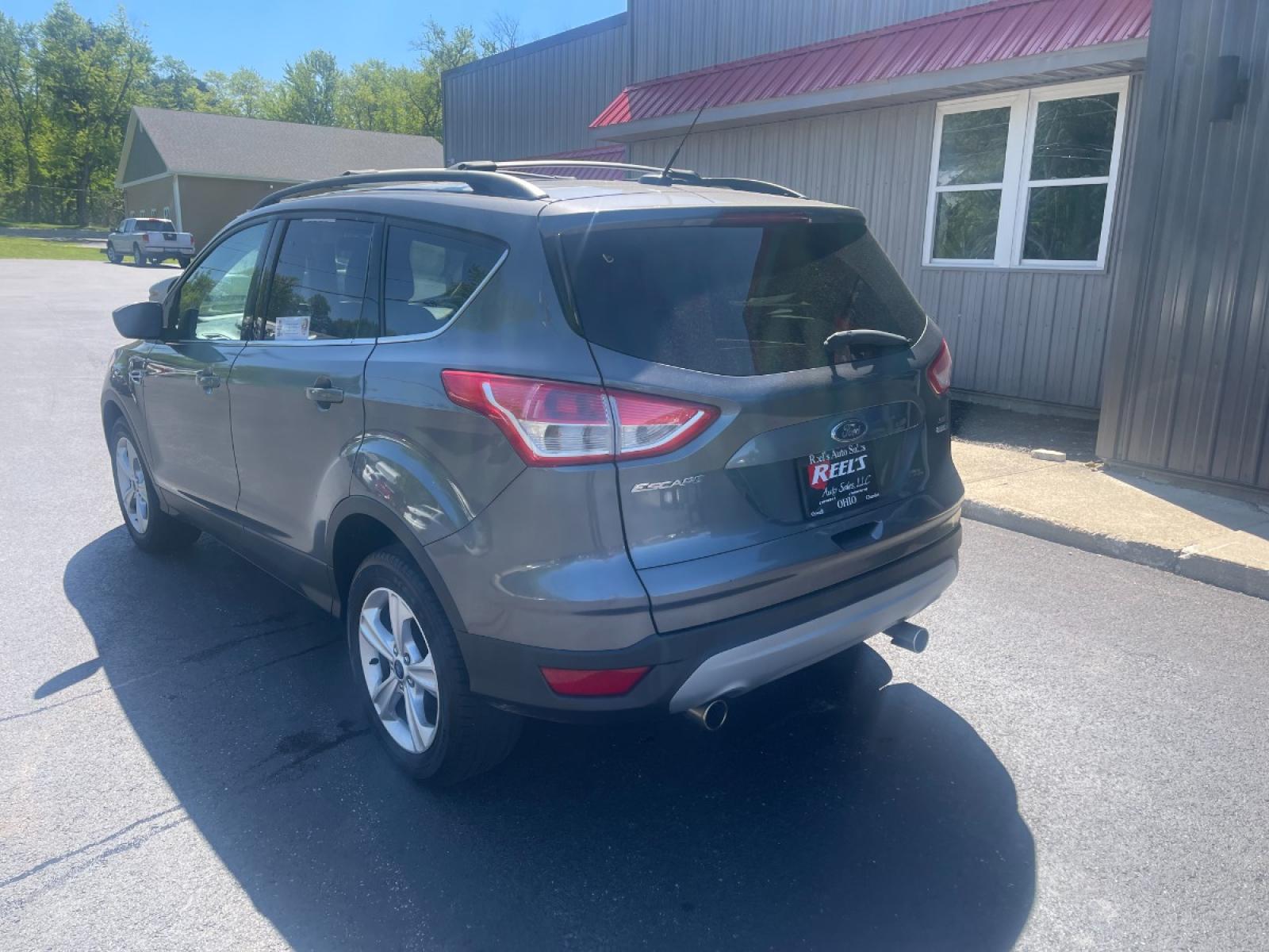 2013 Ingot Silver Metallic /Black and Gray Ford Escape SE AWD (1FMCU9GX1DU) with an 1.6L L4 DOHC 16V engine, 6-Speed Automatic transmission, located at 11115 Chardon Rd. , Chardon, OH, 44024, (440) 214-9705, 41.580246, -81.241943 - Photo #12