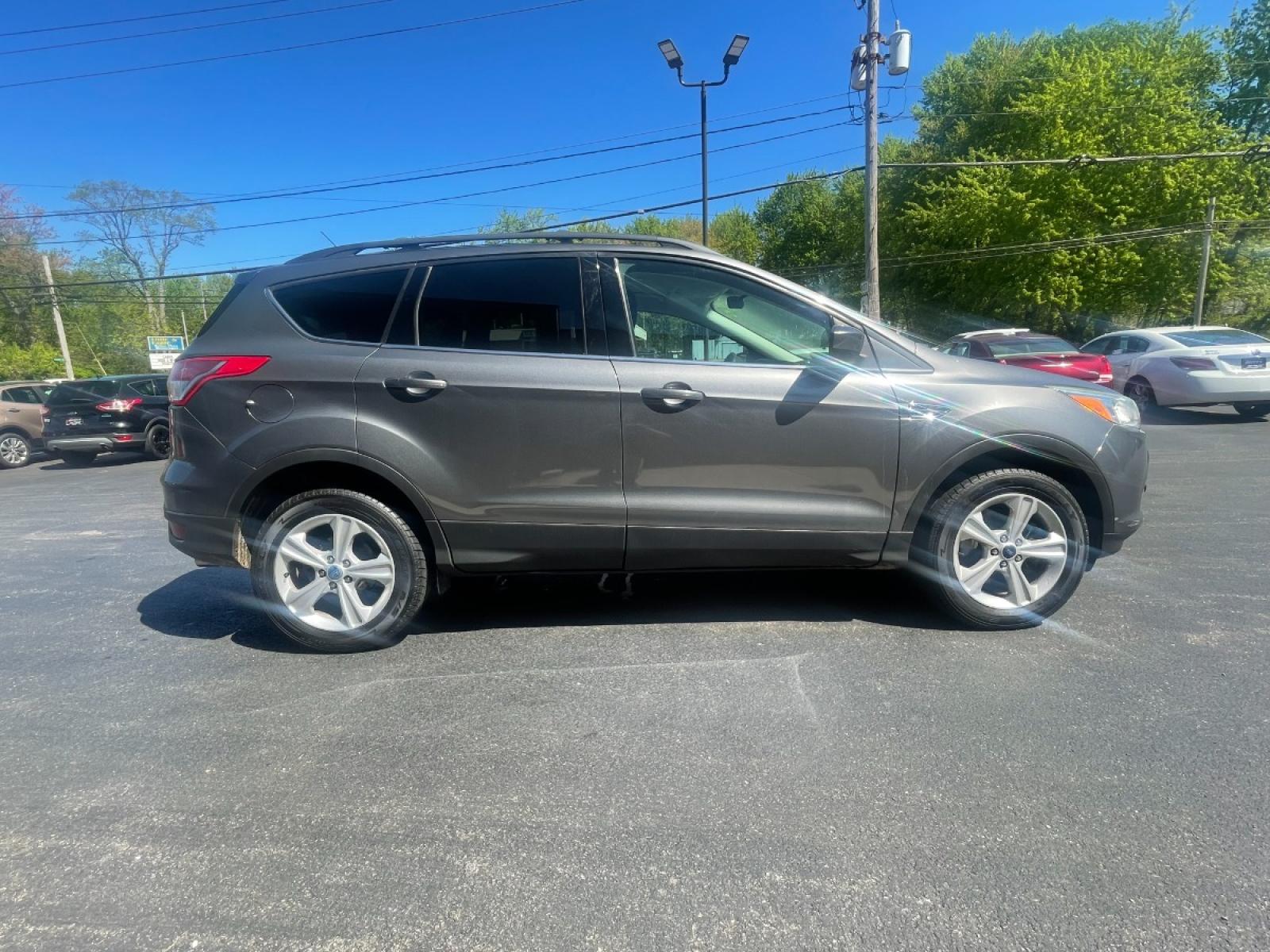 2013 Ingot Silver Metallic /Black and Gray Ford Escape SE AWD (1FMCU9GX1DU) with an 1.6L L4 DOHC 16V engine, 6-Speed Automatic transmission, located at 11115 Chardon Rd. , Chardon, OH, 44024, (440) 214-9705, 41.580246, -81.241943 - Photo #6