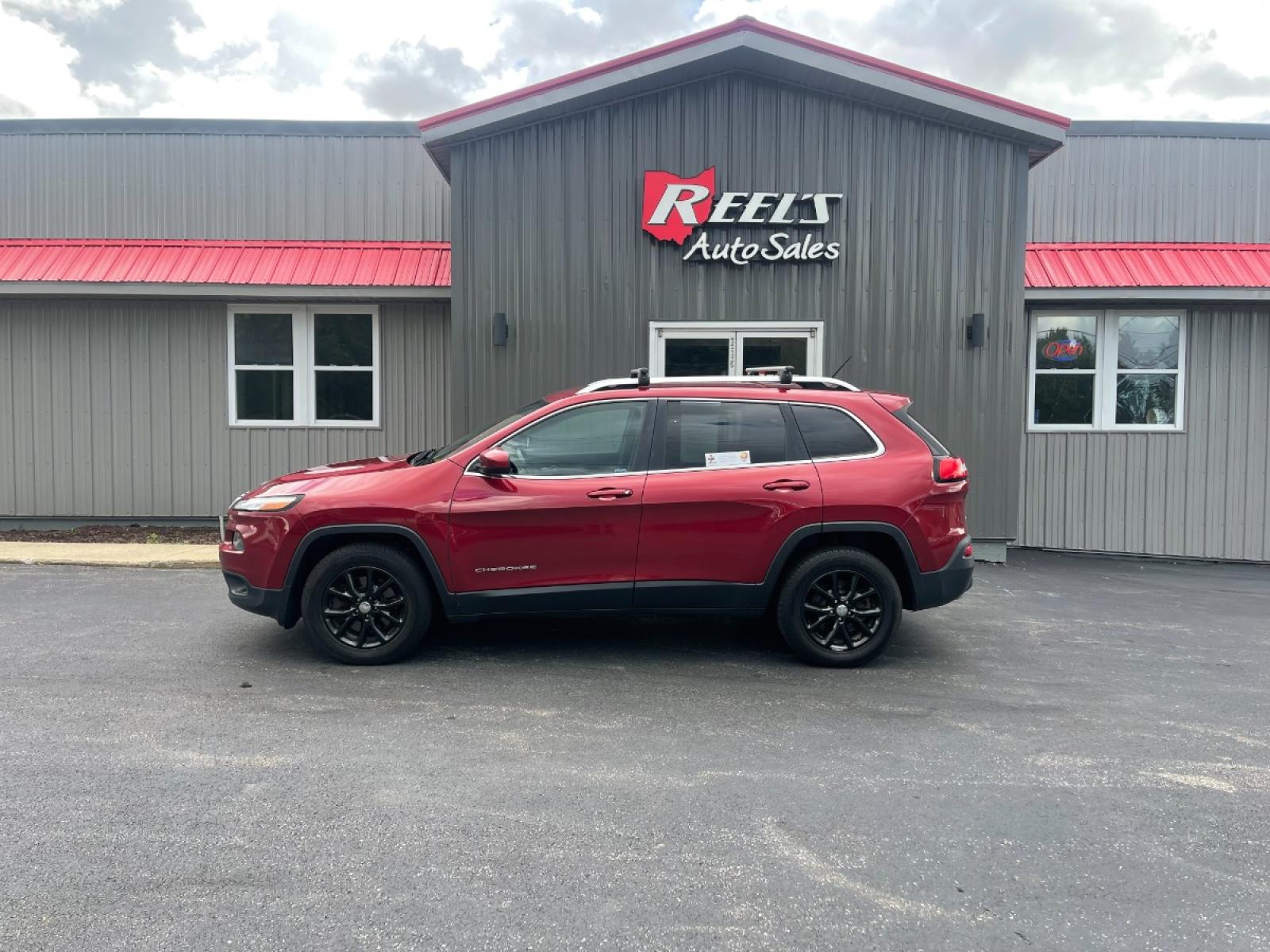 2015 Red /Black Jeep Cherokee Latitude 4WD (1C4PJMCS8FW) with an 3.2L V6 DOHC 24V engine, 9-Speed Automatic transmission, located at 547 E. Main St., Orwell, OH, 44076, (440) 437-5893, 41.535435, -80.847855 - Photo #23