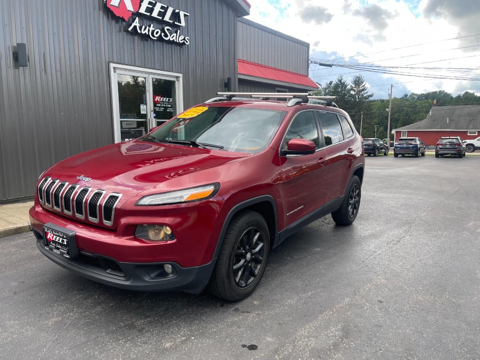 2015 Red /Black Jeep Cherokee Latitude 4WD (1C4PJMCS8FW) with an 3.2L V6 DOHC 24V engine, 9-Speed Automatic transmission, located at 547 E. Main St., Orwell, OH, 44076, (440) 437-5893, 41.535435, -80.847855 - Photo #27