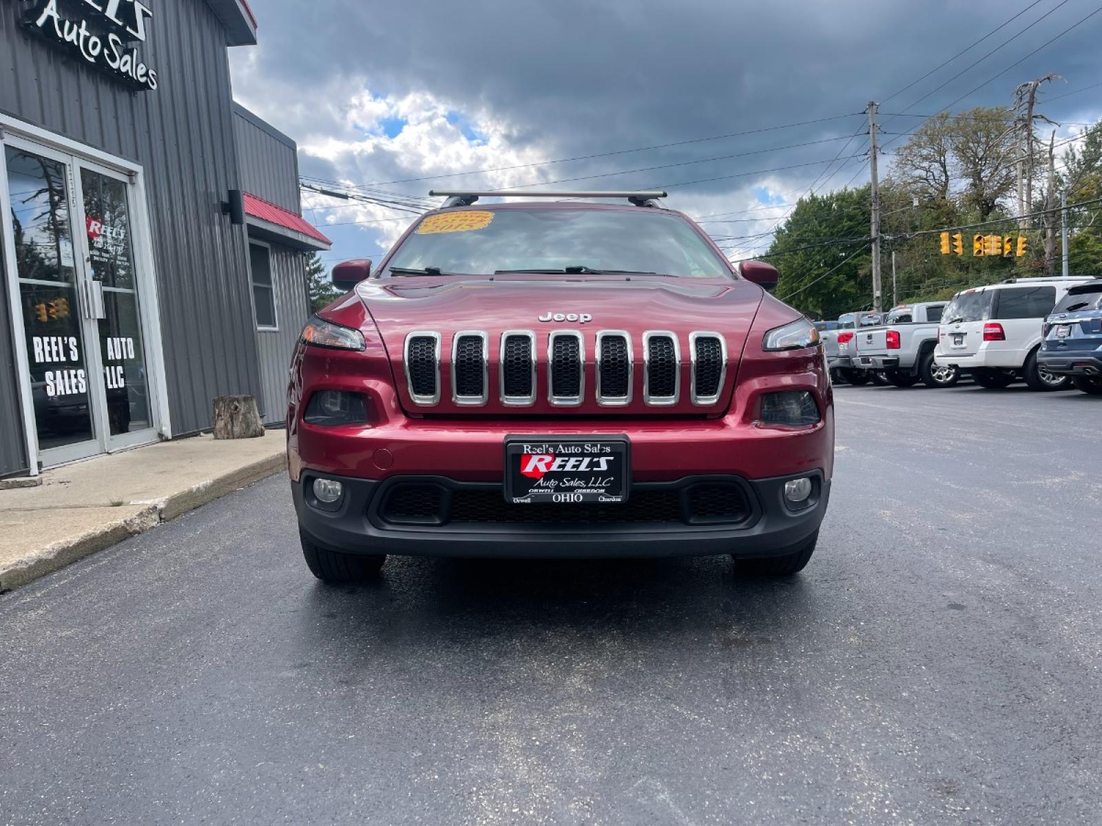 2015 Red /Black Jeep Cherokee Latitude 4WD (1C4PJMCS8FW) with an 3.2L V6 DOHC 24V engine, 9-Speed Automatic transmission, located at 547 E. Main St., Orwell, OH, 44076, (440) 437-5893, 41.535435, -80.847855 - Photo #2