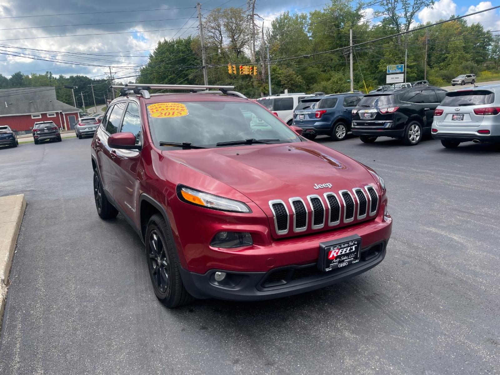 2015 Red /Black Jeep Cherokee Latitude 4WD (1C4PJMCS8FW) with an 3.2L V6 DOHC 24V engine, 9-Speed Automatic transmission, located at 547 E. Main St., Orwell, OH, 44076, (440) 437-5893, 41.535435, -80.847855 - Photo #5