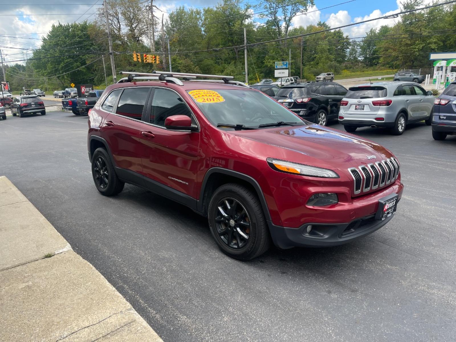 2015 Red /Black Jeep Cherokee Latitude 4WD (1C4PJMCS8FW) with an 3.2L V6 DOHC 24V engine, 9-Speed Automatic transmission, located at 547 E. Main St., Orwell, OH, 44076, (440) 437-5893, 41.535435, -80.847855 - Photo #6