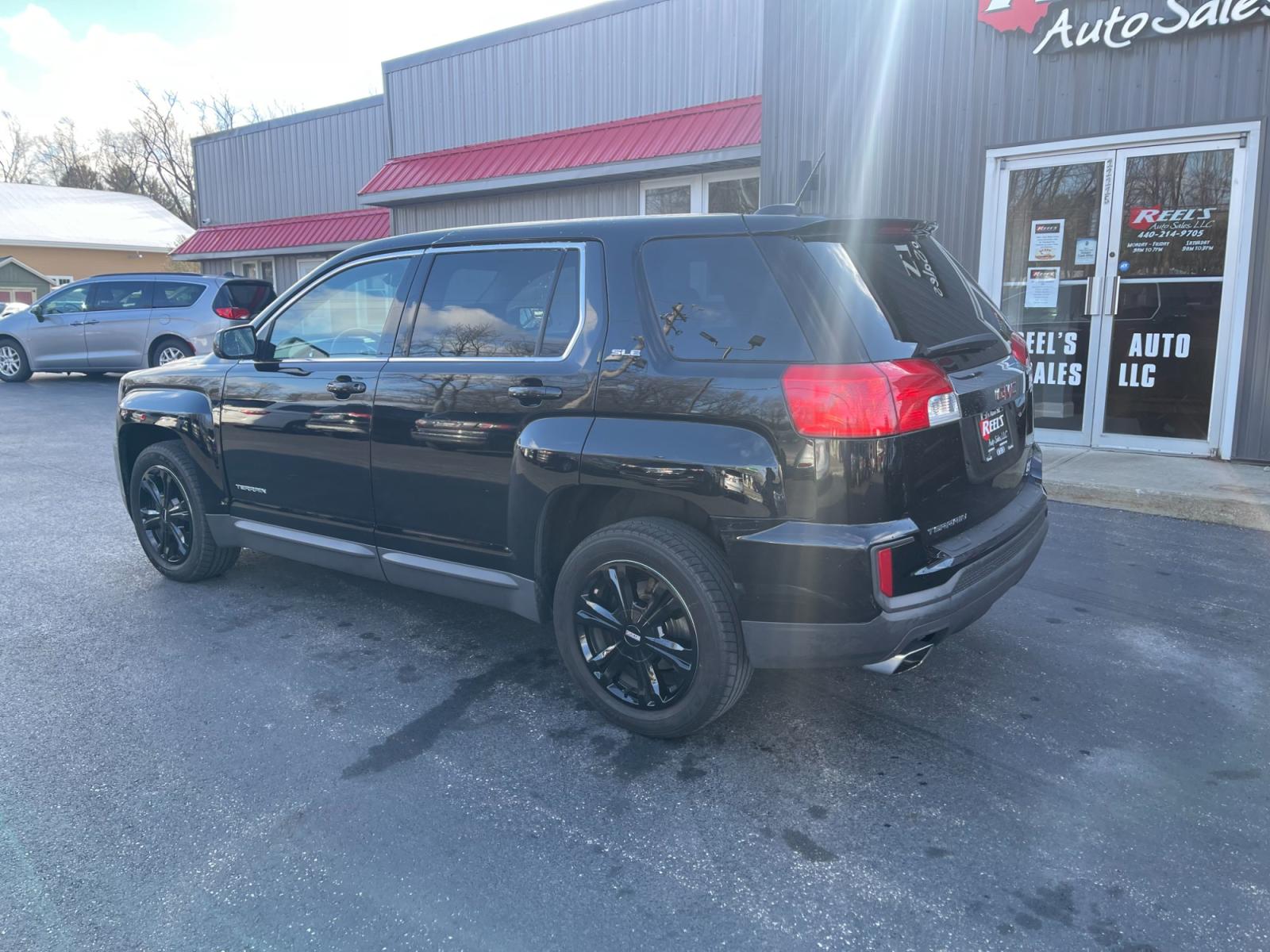 2017 Black /Black GMC Terrain SLE1 FWD (2GKALMEK5H6) with an 2.4L I4 DOHC 16V engine, 6A transmission, located at 547 E. Main St., Orwell, OH, 44076, (440) 437-5893, 41.535435, -80.847855 - 2017 GMC Terrain SLE-1 ---- 73K Miles ---- 23MPG Combined ---- Fully Serviced and Recently Detailed ---- Reel's Auto Sales is located in both Chardon and Orwell Ohio. Financing available and trades welcome. Please call or text to confirm location, set an appointment or discuss financing or trades. - Photo #10