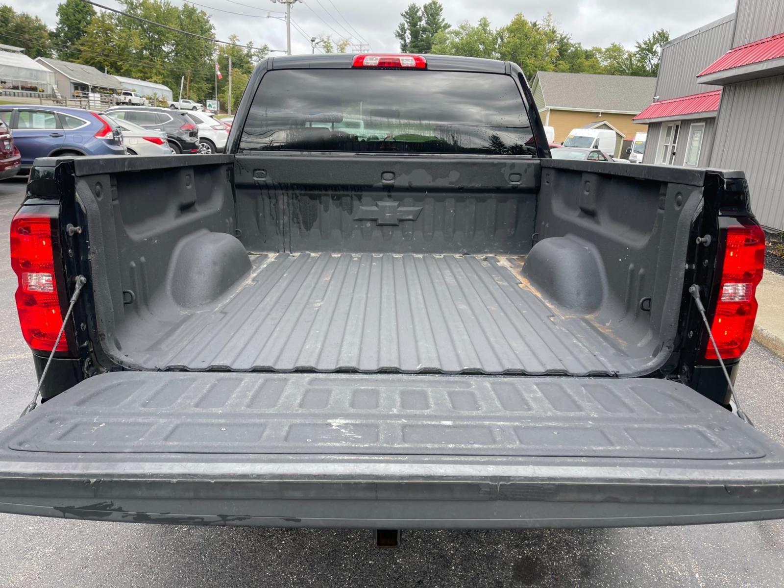 2018 Black /Black Chevrolet Silverado 1500 2LT Crew Cab 4WD (3GCUKREC9JG) with an 5.3L V8 OHV 16V engine, 6A transmission, located at 11115 Chardon Rd. , Chardon, OH, 44024, (440) 214-9705, 41.580246, -81.241943 - The 2018 Chevrolet Silverado 2LT Crew Cab Z71 5.3 comes with a powerful 5.3-liter V8 engine that generates 355 horsepower and 383 lb-ft of torque. It has a towing capacity of up to 9,100 pounds and can go from 0 to 60 mph in 6.7 seconds. The Z71 package includes off-road suspension, skid plates, and - Photo #11