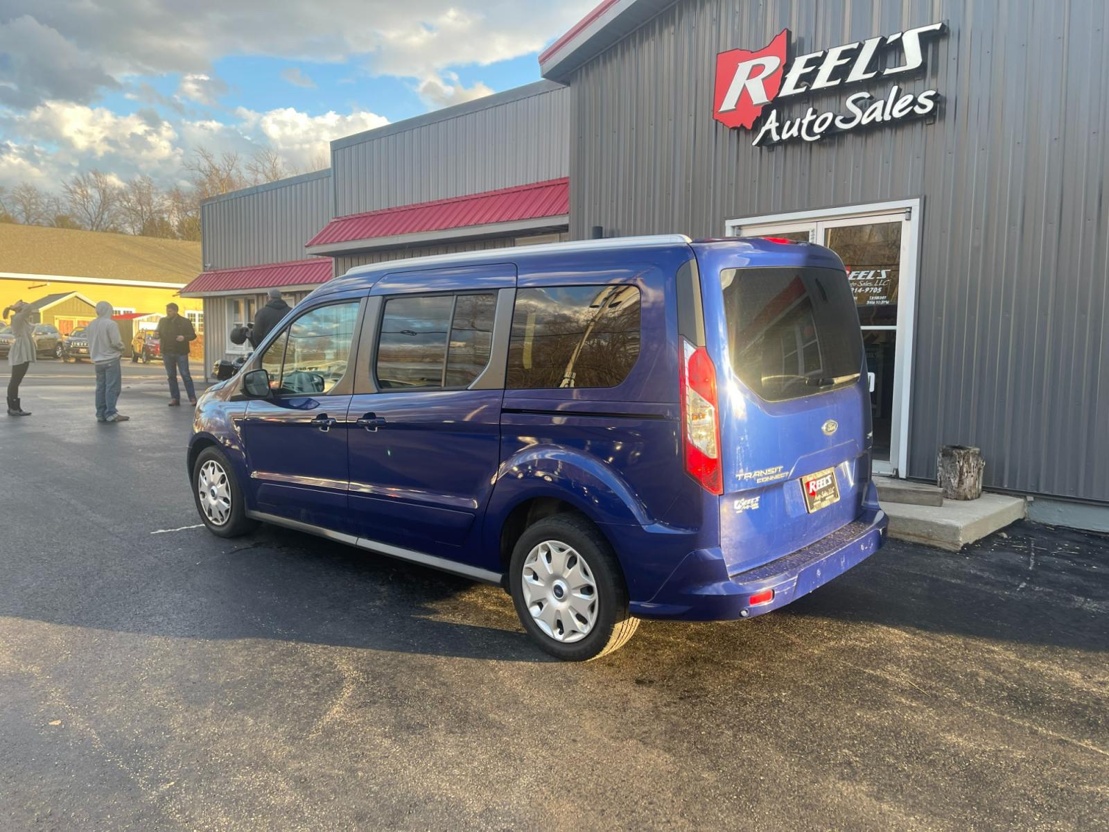 2017 Blue /Black Ford Transit Connect Wagon XLT w/Rear Liftgate LWB (NM0GE9F78H1) with an 2.5L I4 DOHC 16V engine, 6A transmission, located at 547 E. Main St., Orwell, OH, 44076, (440) 437-5893, 41.535435, -80.847855 - Photo #10