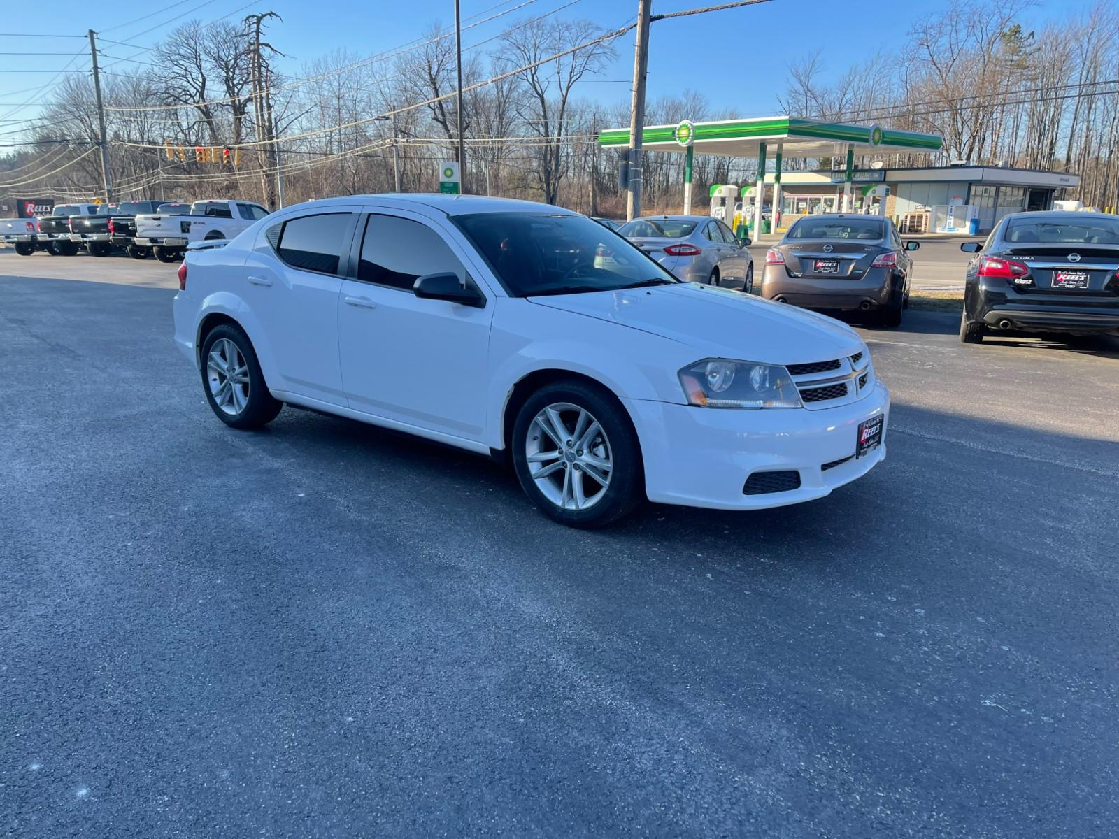 2014 White /Black Dodge Avenger Rallye (1C3CDZAB0EN) with an 2.4L I4 DOHC 16V engine, 4-Speed Automatic transmission, located at 547 E. Main St., Orwell, OH, 44076, (440) 437-5893, 41.535435, -80.847855 - Photo #3
