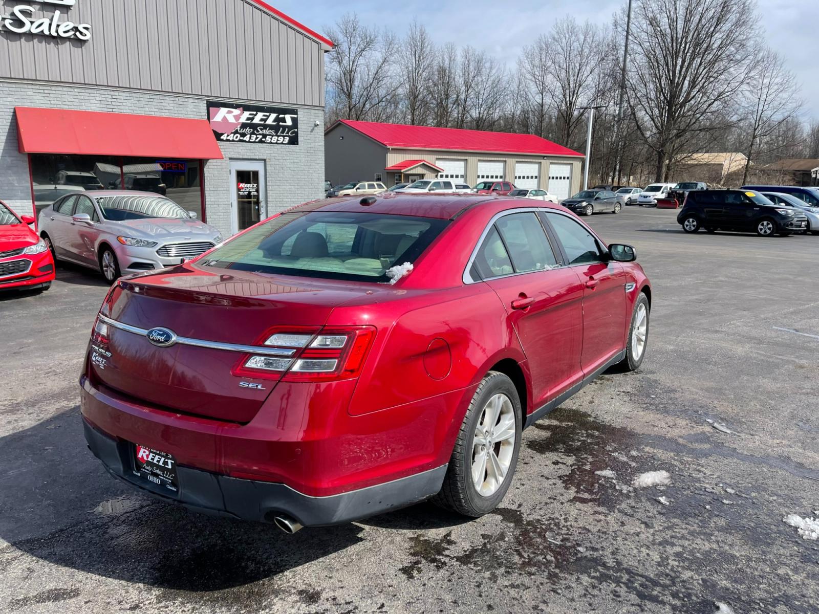 2013 Red /Tan Ford Taurus SEL FWD (1FAHP2E86DG) with an 3.5L V6 DOHC 24V engine, 6-Speed Automatic transmission, located at 547 E. Main St., Orwell, OH, 44076, (440) 437-5893, 41.535435, -80.847855 - Photo #7