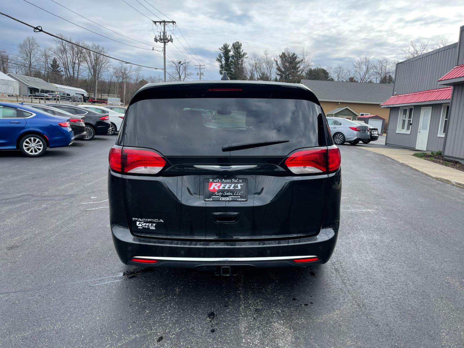 2018 Black /Black Chrysler Pacifica Touring Plus (2C4RC1FG6JR) with an 3.6L V6 DOHC 24V engine, 9A transmission, located at 11115 Chardon Rd. , Chardon, OH, 44024, (440) 214-9705, 41.580246, -81.241943 - 2018 Chrysler Pacifica Touring Plus ---- One Owner Carfax ---- 82K Miles ---- DVD Player ---- Fully Serviced and Recently Detailed ---- Reel's Auto Sales is located in both Chardon and Orwell Ohio. Financing available and trades welcome. Please call or text to confirm location, set an appointment or - Photo #8