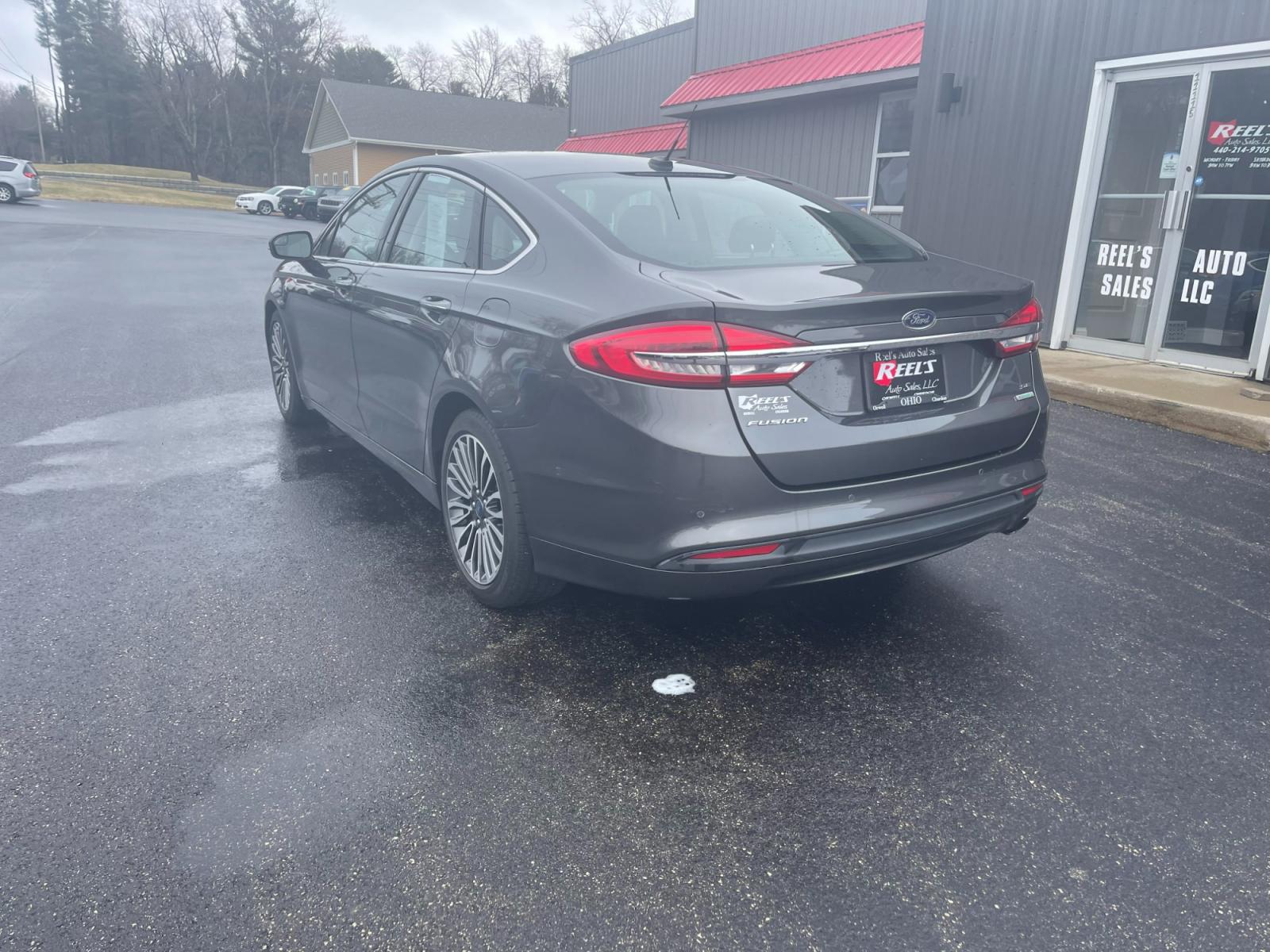 2018 Gray /Black Ford Fusion SE (3FA6P0HD6JR) with an 1.5L I4 DOHC 16V TURBO engine, 6A transmission, located at 11115 Chardon Rd. , Chardon, OH, 44024, (440) 214-9705, 41.580246, -81.241943 - 2018 Ford Fusion SE ---- One Owner Carfax ---- Only 19K Miles ---- Heated Leather Interior ---- 27 MPG Combined ---- Fully Serviced and Recently Detailed ---- Reel's Auto Sales is located in both Chardon and Orwell Ohio. Financing available and trades welcome. Please call or text to confirm location - Photo #10