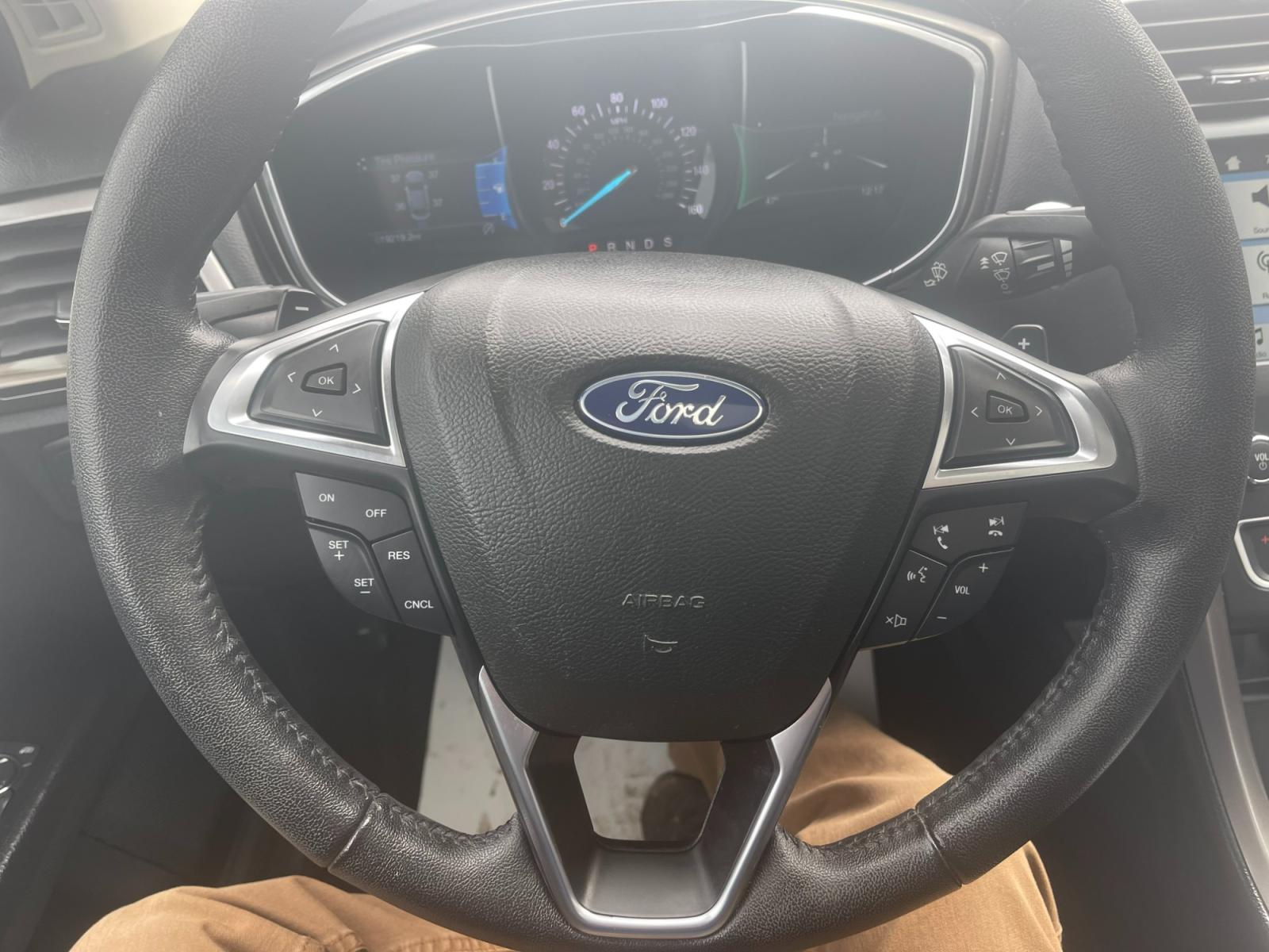 2018 Gray /Black Ford Fusion SE (3FA6P0HD6JR) with an 1.5L I4 DOHC 16V TURBO engine, 6A transmission, located at 11115 Chardon Rd. , Chardon, OH, 44024, (440) 214-9705, 41.580246, -81.241943 - 2018 Ford Fusion SE ---- One Owner Carfax ---- Only 19K Miles ---- Heated Leather Interior ---- 27 MPG Combined ---- Fully Serviced and Recently Detailed ---- Reel's Auto Sales is located in both Chardon and Orwell Ohio. Financing available and trades welcome. Please call or text to confirm location - Photo #28