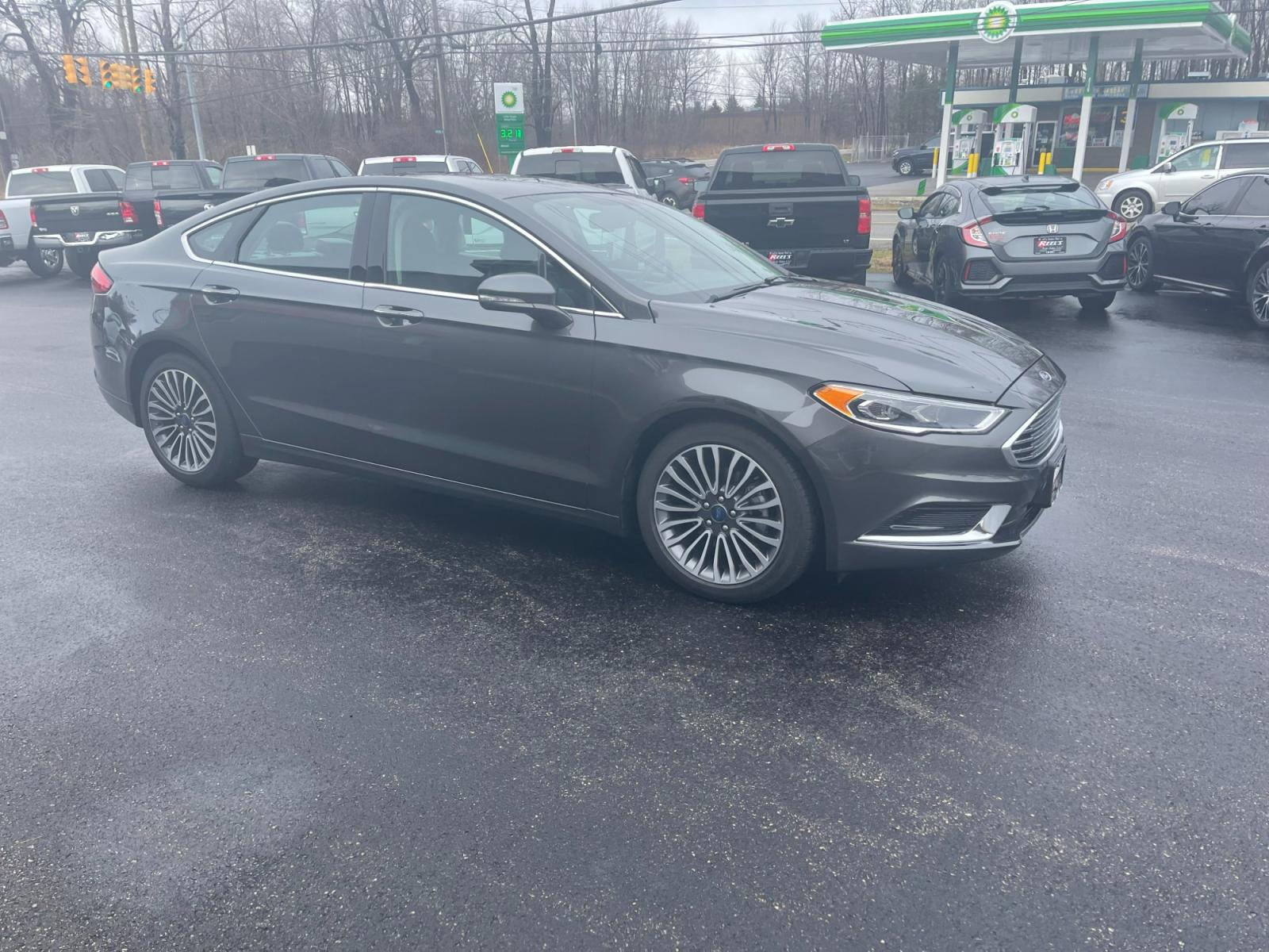 2018 Gray /Black Ford Fusion SE (3FA6P0HD6JR) with an 1.5L I4 DOHC 16V TURBO engine, 6A transmission, located at 11115 Chardon Rd. , Chardon, OH, 44024, (440) 214-9705, 41.580246, -81.241943 - 2018 Ford Fusion SE ---- One Owner Carfax ---- Only 19K Miles ---- Heated Leather Interior ---- 27 MPG Combined ---- Fully Serviced and Recently Detailed ---- Reel's Auto Sales is located in both Chardon and Orwell Ohio. Financing available and trades welcome. Please call or text to confirm location - Photo #4