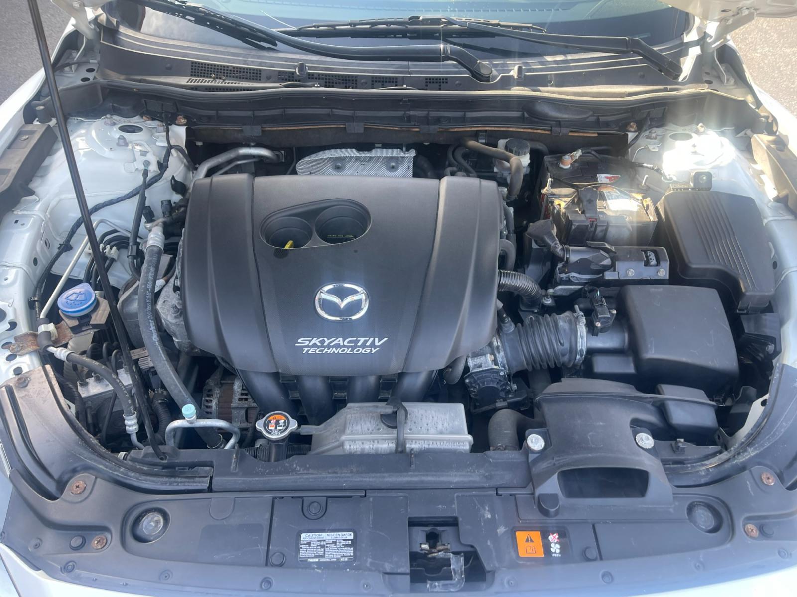 2014 White /Gray Mazda Mazda6 i Touring (JM1GJ1V69E1) with an 2.5L I4 DOHC 16V engine, 6-Speed Automatic transmission, located at 11115 Chardon Rd. , Chardon, OH, 44024, (440) 214-9705, 41.580246, -81.241943 - Photo #14
