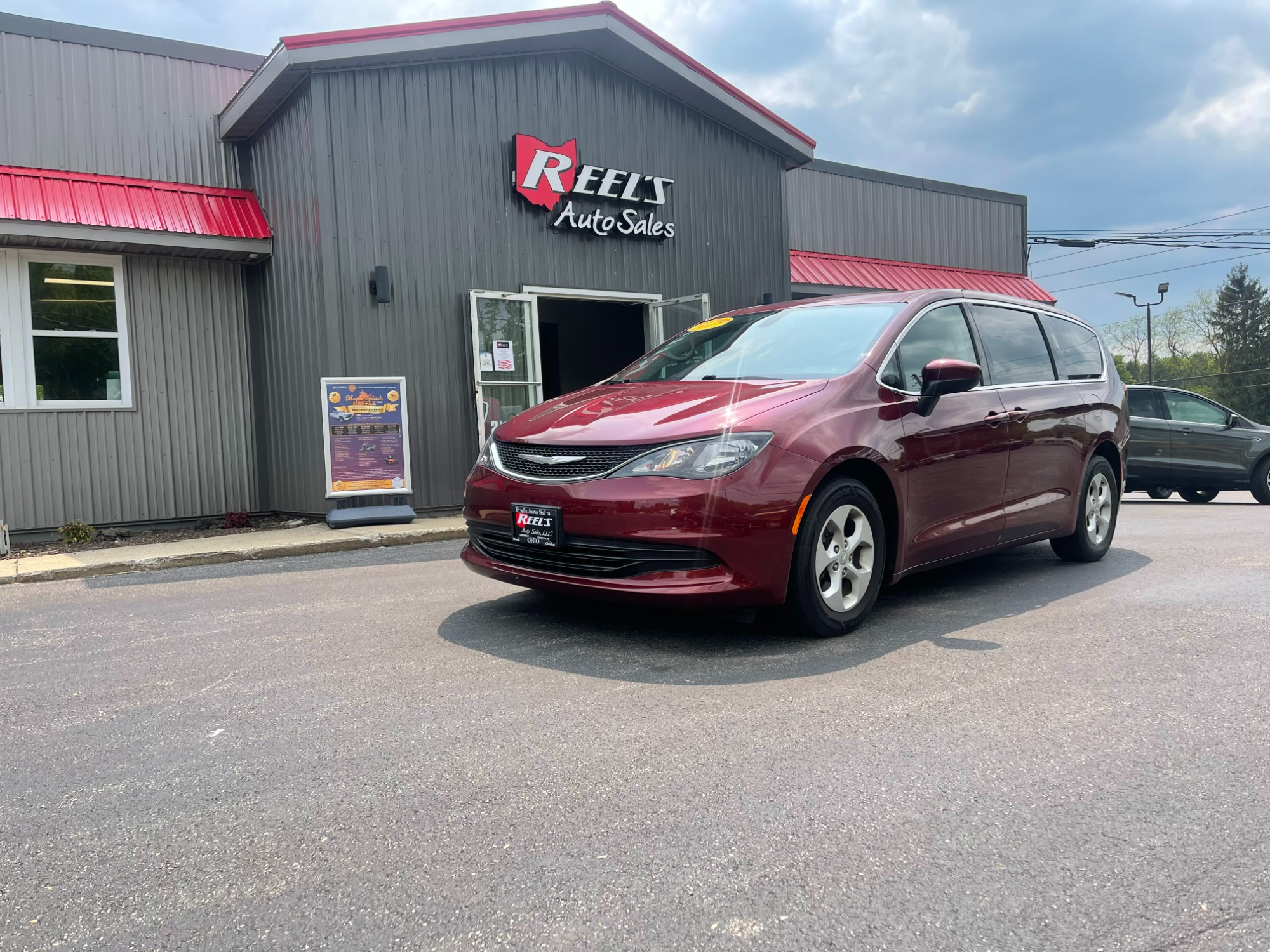 photo of 2017 Chrysler Pacifica LX