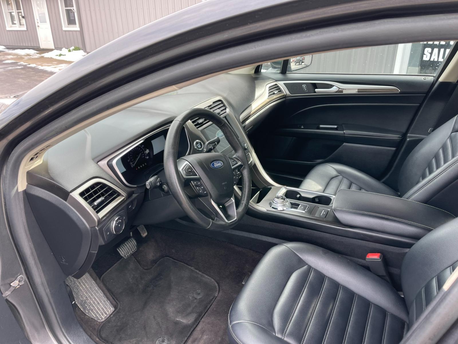 2019 Gray /Black Ford Fusion SEL (3FA6P0CD5KR) with an 1.5L I4 DOHC 16V TURBO engine, 6A transmission, located at 11115 Chardon Rd. , Chardon, OH, 44024, (440) 214-9705, 41.580246, -81.241943 - Photo #16