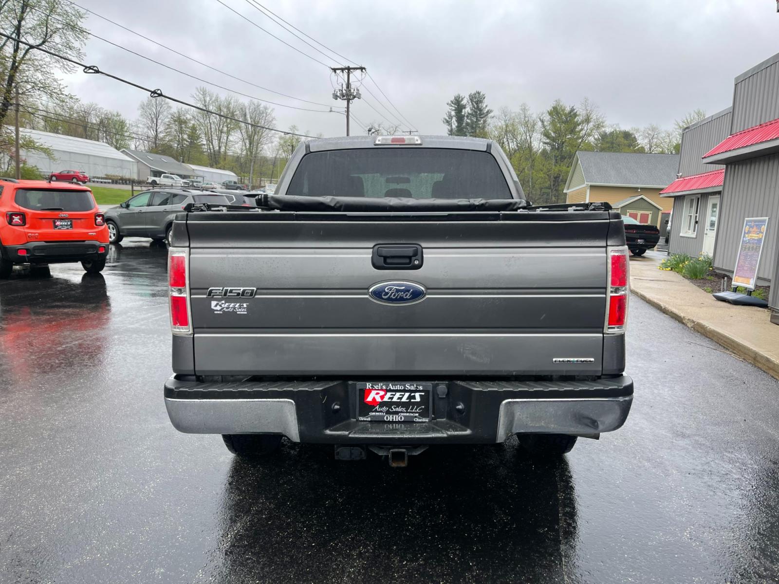 2013 Gray /Gray Ford F-150 XLT SuperCrew 6.5-ft. Bed 4WD (1FTFW1EF2DF) with an 5.0L V8 engine, 6-Speed Automatic transmission, located at 547 E. Main St., Orwell, OH, 44076, (440) 437-5893, 41.535435, -80.847855 - Photo #9