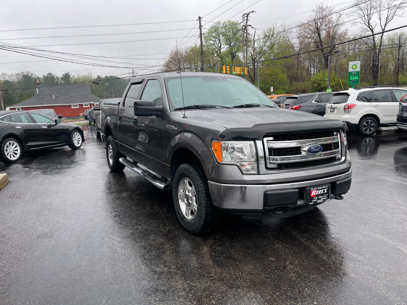 2013 Gray /Gray Ford F-150 XLT SuperCrew 6.5-ft. Bed 4WD (1FTFW1EF2DF) with an 5.0L V8 engine, 6-Speed Automatic transmission, located at 547 E. Main St., Orwell, OH, 44076, (440) 437-5893, 41.535435, -80.847855 - Photo #2