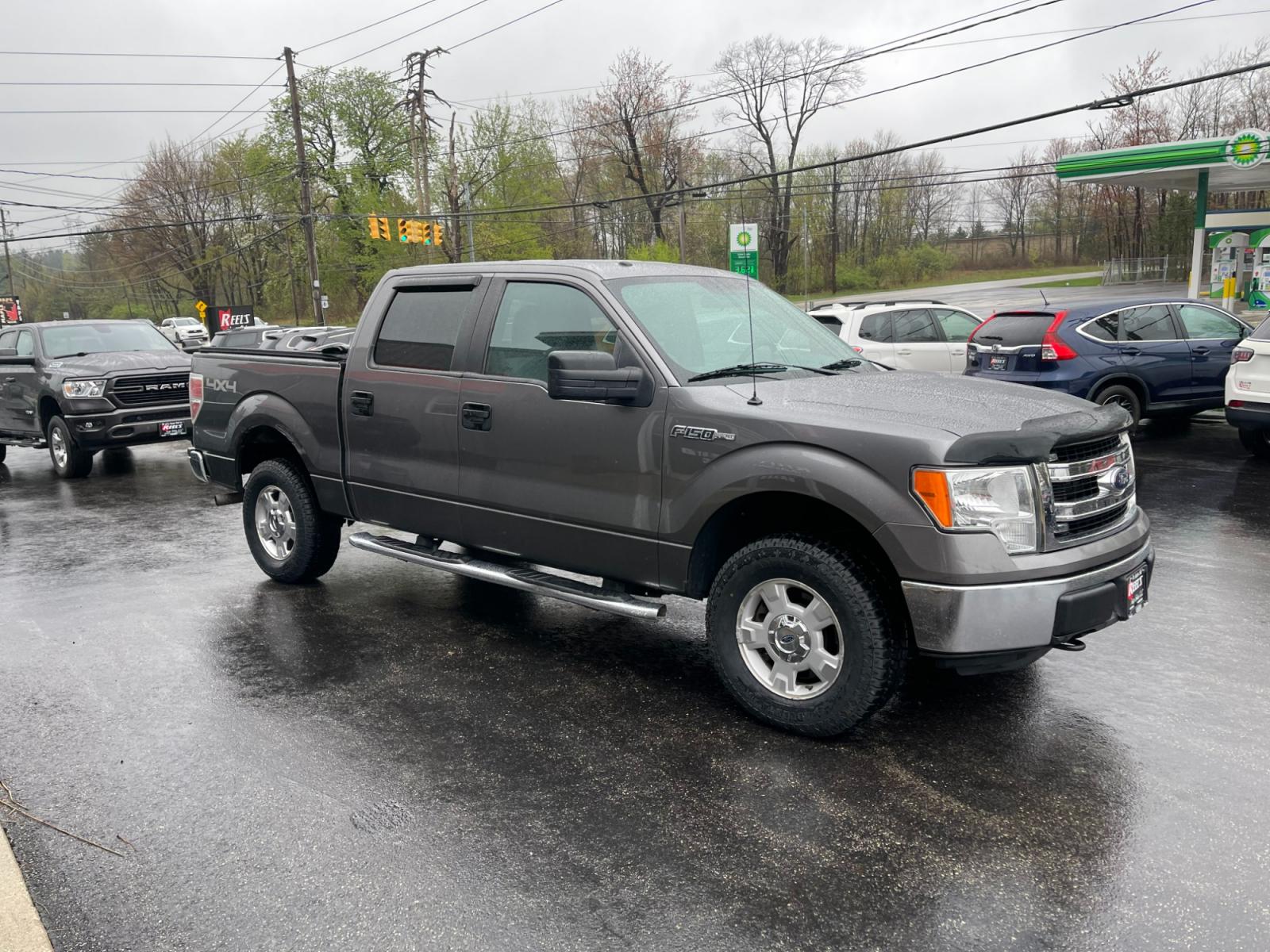 2013 Gray /Gray Ford F-150 XLT SuperCrew 6.5-ft. Bed 4WD (1FTFW1EF2DF) with an 5.0L V8 engine, 6-Speed Automatic transmission, located at 547 E. Main St., Orwell, OH, 44076, (440) 437-5893, 41.535435, -80.847855 - Photo #3