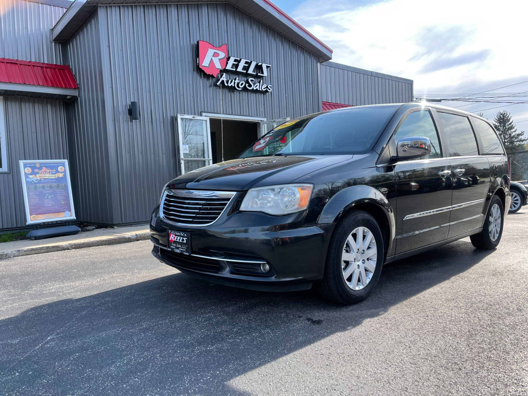 photo of 2011 Chrysler Town & Country Touring-L