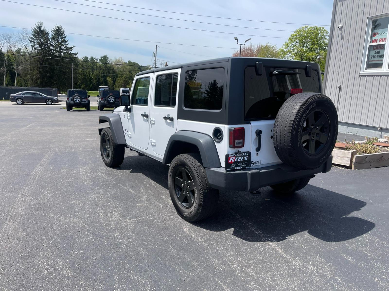 2018 White /Black Jeep Wrangler Unlimited Sport 4WD (1C4BJWDGXJL) with an 3.6L V6 DOHC 24V FFV engine, 5 Speed Auto transmission, located at 547 E. Main St., Orwell, OH, 44076, (440) 437-5893, 41.535435, -80.847855 - 2018 Jeep Wrangler Unlimited Sport ---- Automatic ---- LED Lights ---- Fully Serviced and Recently Detailed ---- Reel's Auto Sales is located in both Chardon and Orwell Ohio. Financing available and trades welcome. Please call or text to confirm location, set an appointment or discuss financing or t - Photo #10