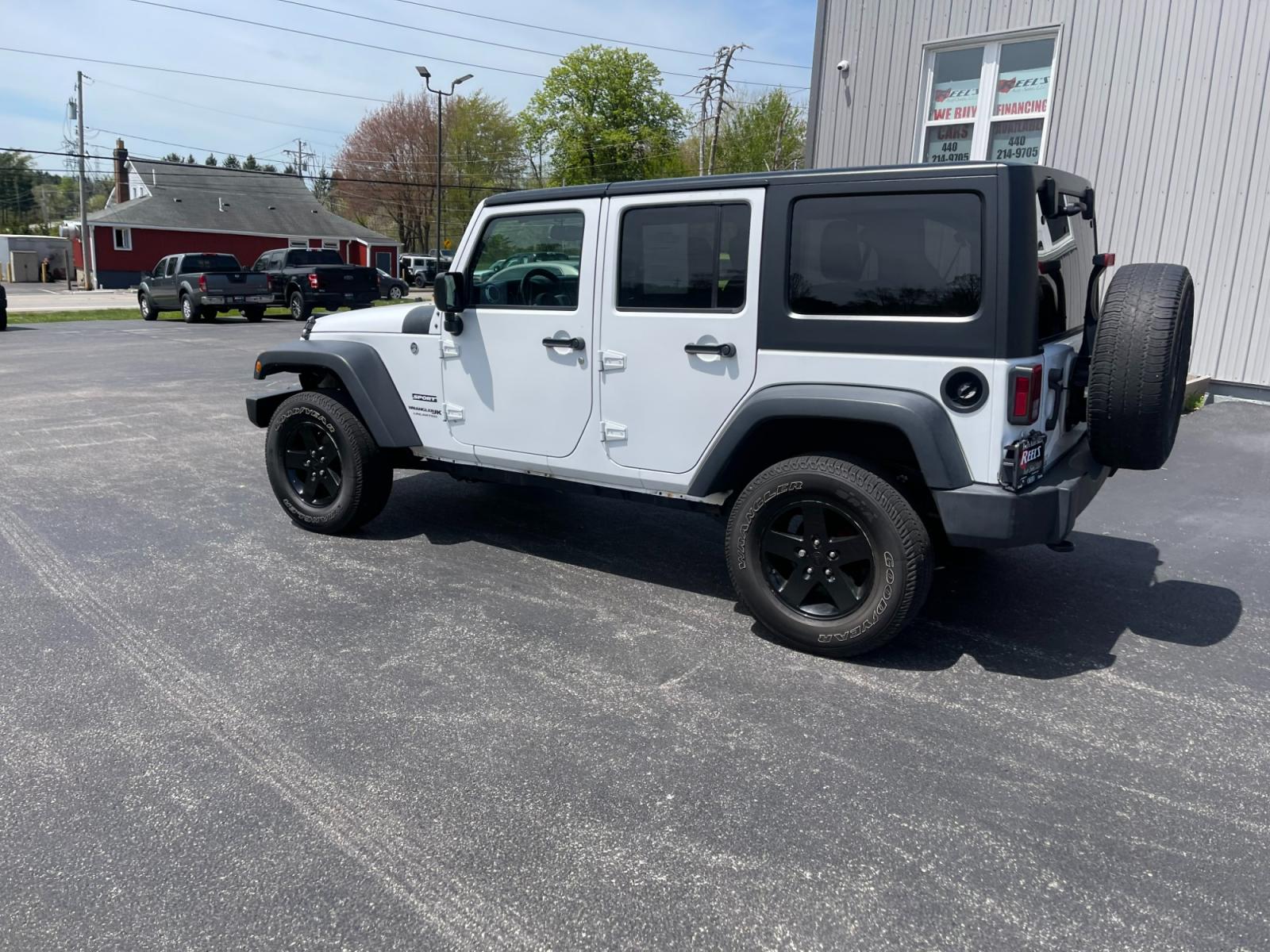 2018 White /Black Jeep Wrangler Unlimited Sport 4WD (1C4BJWDGXJL) with an 3.6L V6 DOHC 24V FFV engine, 5 Speed Auto transmission, located at 547 E. Main St., Orwell, OH, 44076, (440) 437-5893, 41.535435, -80.847855 - 2018 Jeep Wrangler Unlimited Sport ---- Automatic ---- LED Lights ---- Fully Serviced and Recently Detailed ---- Reel's Auto Sales is located in both Chardon and Orwell Ohio. Financing available and trades welcome. Please call or text to confirm location, set an appointment or discuss financing or t - Photo #11