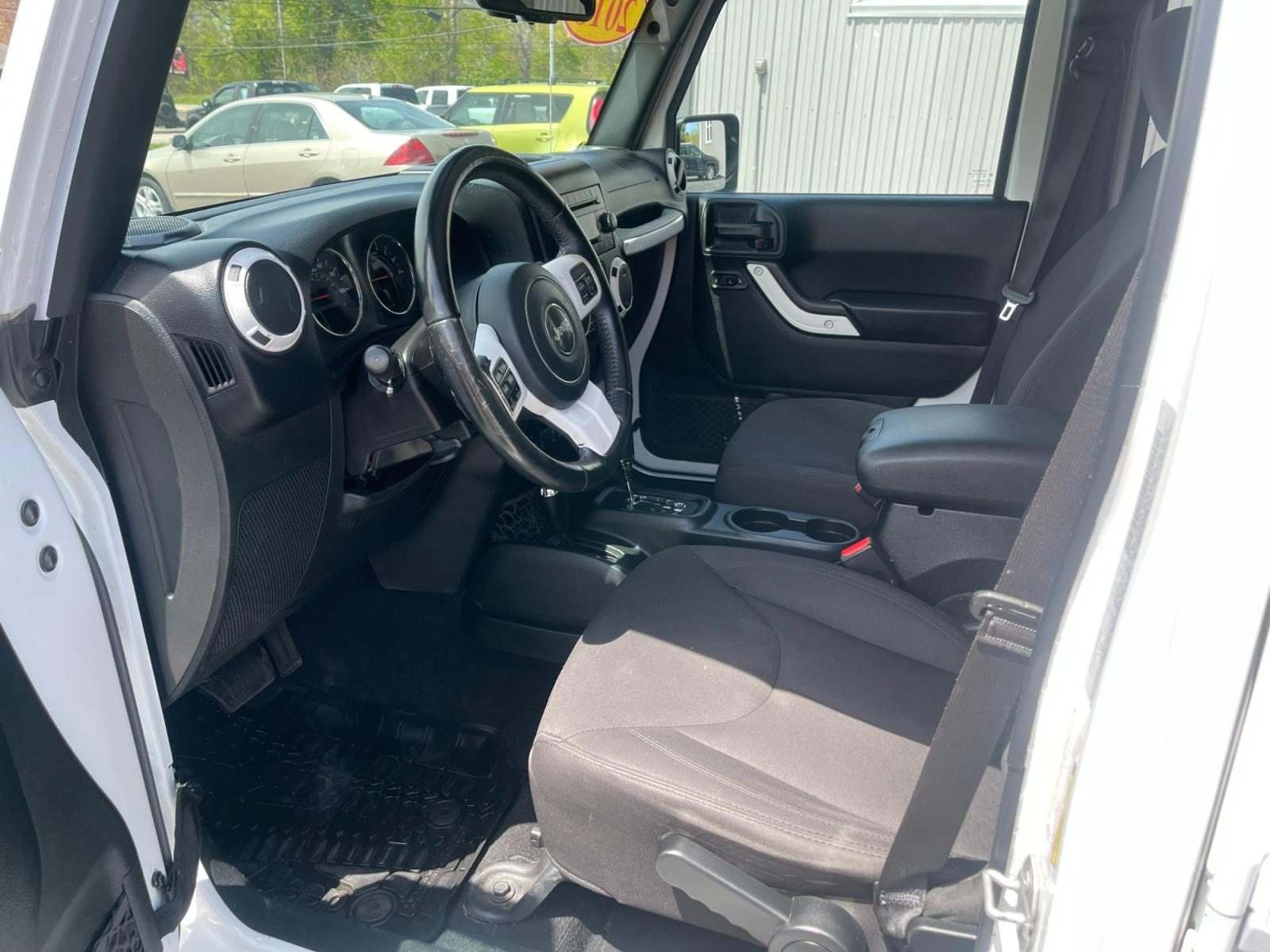 2018 White /Black Jeep Wrangler Unlimited Sport 4WD (1C4BJWDGXJL) with an 3.6L V6 DOHC 24V FFV engine, 5 Speed Auto transmission, located at 547 E. Main St., Orwell, OH, 44076, (440) 437-5893, 41.535435, -80.847855 - 2018 Jeep Wrangler Unlimited Sport ---- Automatic ---- LED Lights ---- Fully Serviced and Recently Detailed ---- Reel's Auto Sales is located in both Chardon and Orwell Ohio. Financing available and trades welcome. Please call or text to confirm location, set an appointment or discuss financing or t - Photo #17