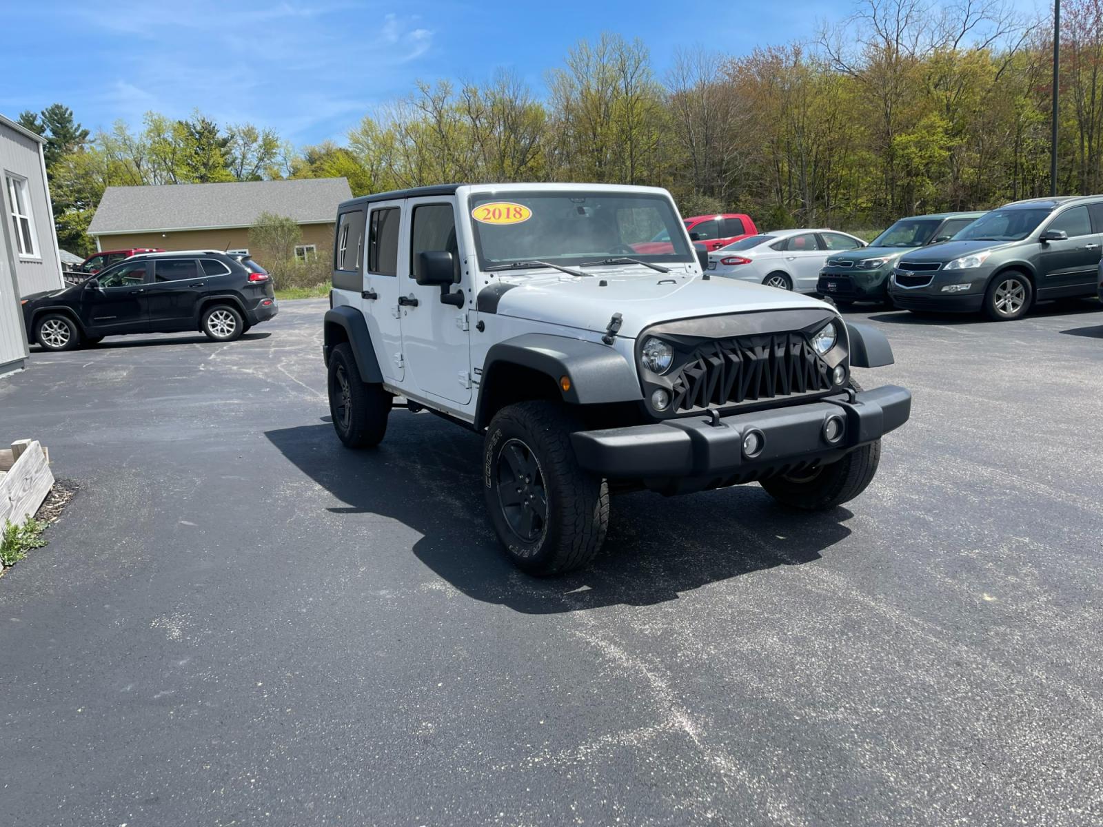 2018 White /Black Jeep Wrangler Unlimited Sport 4WD (1C4BJWDGXJL) with an 3.6L V6 DOHC 24V FFV engine, 5 Speed Auto transmission, located at 547 E. Main St., Orwell, OH, 44076, (440) 437-5893, 41.535435, -80.847855 - 2018 Jeep Wrangler Unlimited Sport ---- Automatic ---- LED Lights ---- Fully Serviced and Recently Detailed ---- Reel's Auto Sales is located in both Chardon and Orwell Ohio. Financing available and trades welcome. Please call or text to confirm location, set an appointment or discuss financing or t - Photo #2