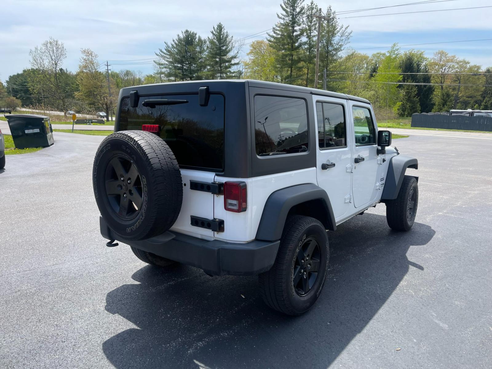2018 White /Black Jeep Wrangler Unlimited Sport 4WD (1C4BJWDGXJL) with an 3.6L V6 DOHC 24V FFV engine, 5 Speed Auto transmission, located at 547 E. Main St., Orwell, OH, 44076, (440) 437-5893, 41.535435, -80.847855 - 2018 Jeep Wrangler Unlimited Sport ---- Automatic ---- LED Lights ---- Fully Serviced and Recently Detailed ---- Reel's Auto Sales is located in both Chardon and Orwell Ohio. Financing available and trades welcome. Please call or text to confirm location, set an appointment or discuss financing or t - Photo #8