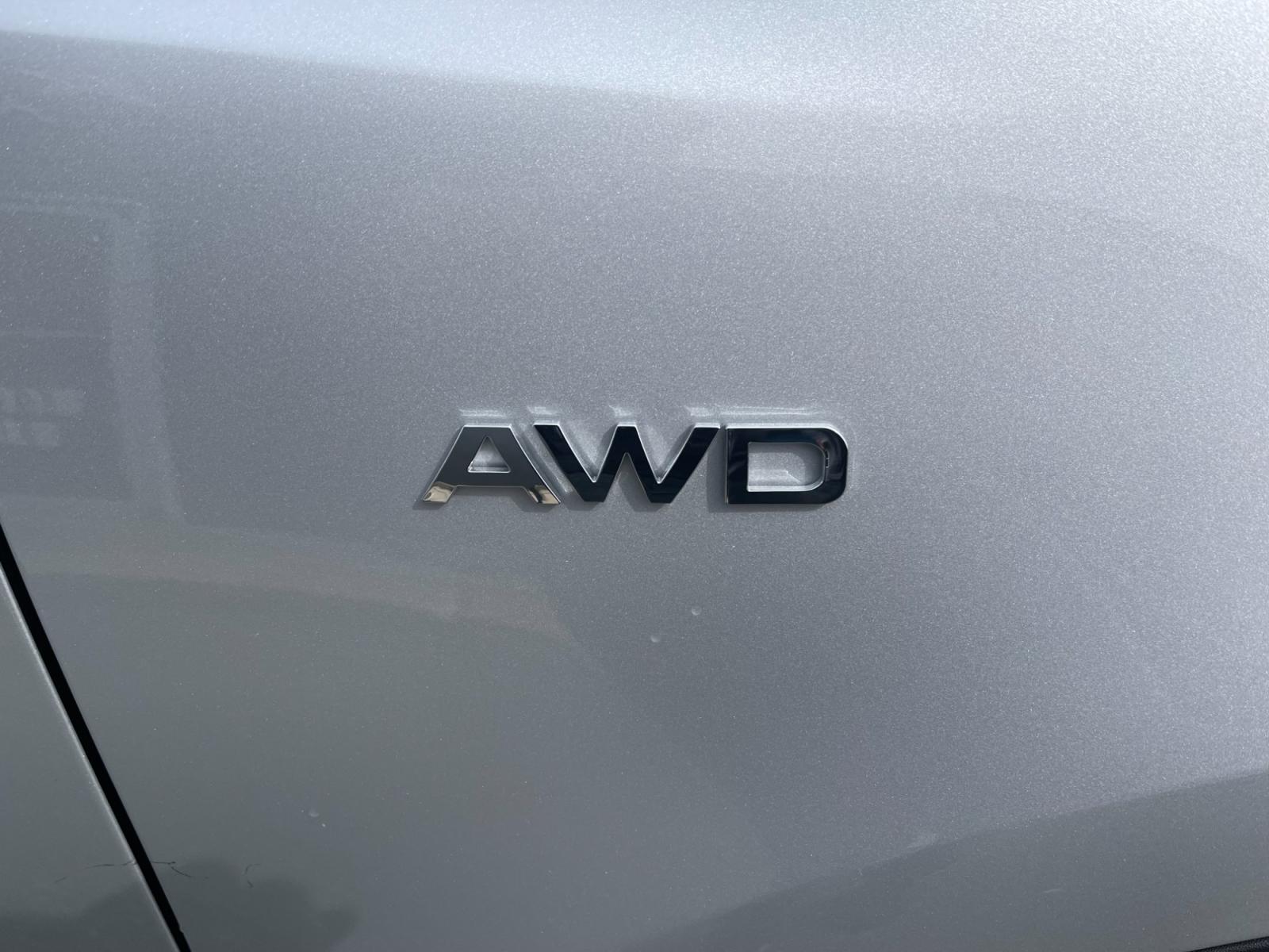 2018 Silver /Black Kia Sportage LX AWD (KNDPMCAC8J7) with an 2.4L I4 DOHC 24V engine, 6A transmission, located at 547 E. Main St., Orwell, OH, 44076, (440) 437-5893, 41.535435, -80.847855 - Photo #5