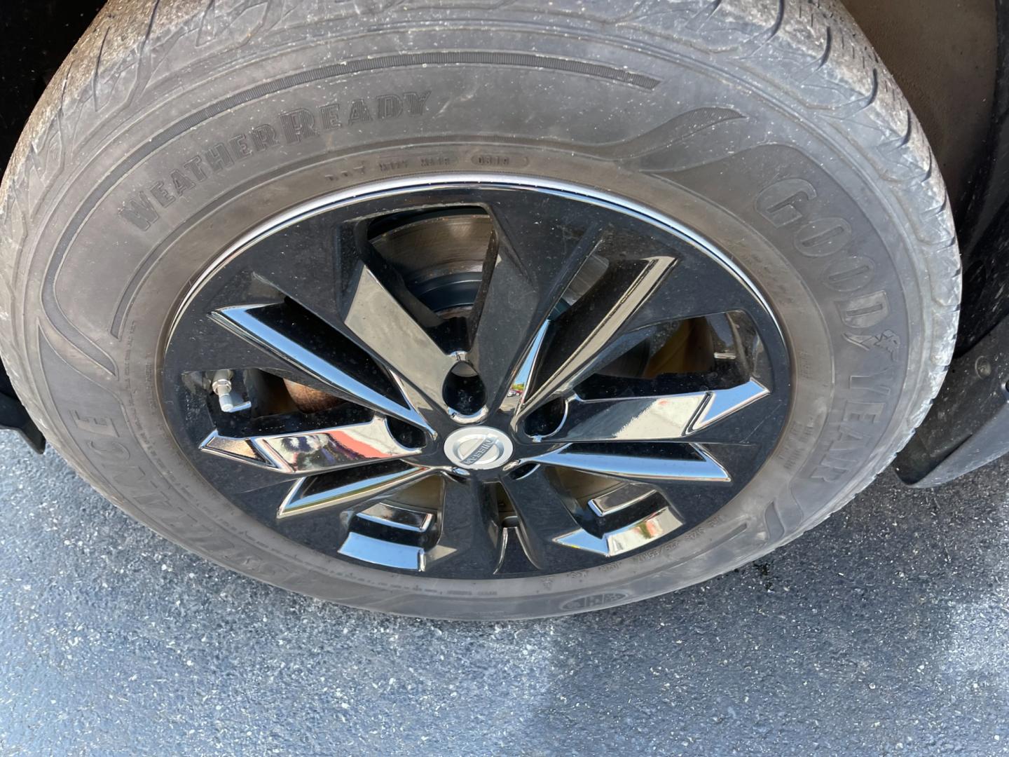 2014 Black /Black Nissan Rogue SV AWD (5N1AT2MV7EC) with an 2.5L I4 DOHC 16V engine, Automatic transmission, located at 11115 Chardon Rd. , Chardon, OH, 44024, (440) 214-9705, 41.580246, -81.241943 - Photo#12