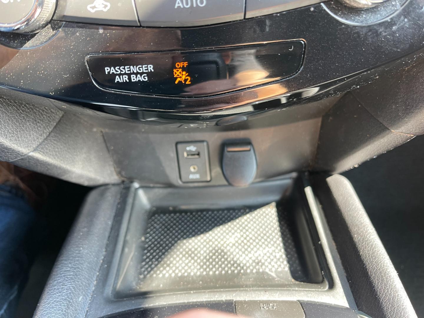 2014 Black /Black Nissan Rogue SV AWD (5N1AT2MV7EC) with an 2.5L I4 DOHC 16V engine, Automatic transmission, located at 11115 Chardon Rd. , Chardon, OH, 44024, (440) 214-9705, 41.580246, -81.241943 - Photo#27