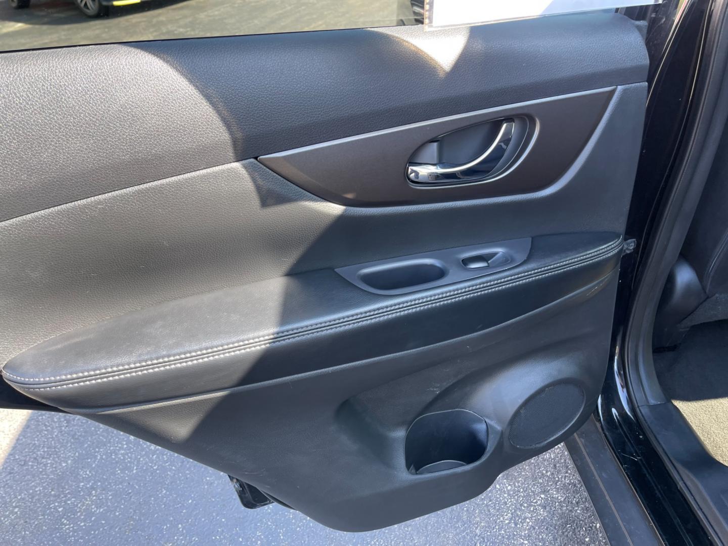 2014 Black /Black Nissan Rogue SV AWD (5N1AT2MV7EC) with an 2.5L I4 DOHC 16V engine, Automatic transmission, located at 11115 Chardon Rd. , Chardon, OH, 44024, (440) 214-9705, 41.580246, -81.241943 - Photo#32