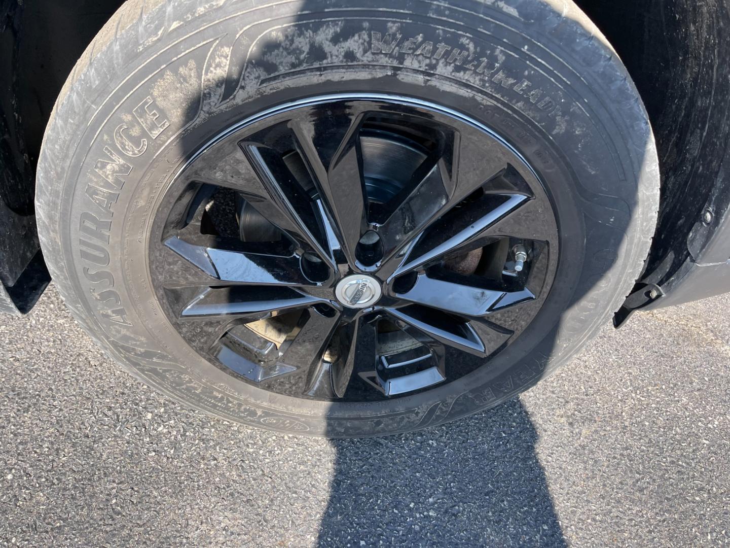 2014 Black /Black Nissan Rogue SV AWD (5N1AT2MV7EC) with an 2.5L I4 DOHC 16V engine, Automatic transmission, located at 11115 Chardon Rd. , Chardon, OH, 44024, (440) 214-9705, 41.580246, -81.241943 - Photo#9