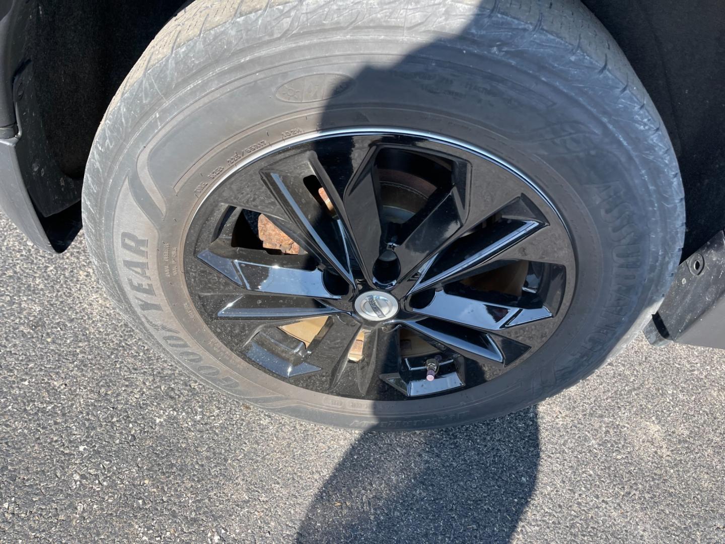 2014 Black /Black Nissan Rogue SV AWD (5N1AT2MV7EC) with an 2.5L I4 DOHC 16V engine, Automatic transmission, located at 11115 Chardon Rd. , Chardon, OH, 44024, (440) 214-9705, 41.580246, -81.241943 - Photo#10
