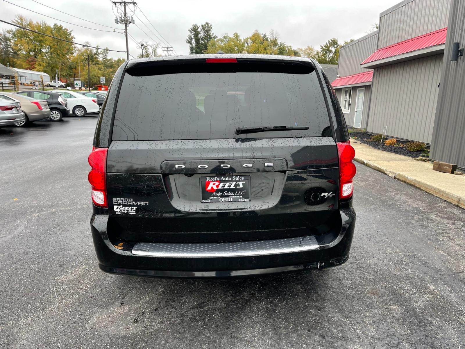 2016 Black /Black Dodge Grand Caravan R/T (2C4RDGEG5GR) with an 3.6L V6 DOHC 24V FFV engine, 6A transmission, located at 547 E. Main St., Orwell, OH, 44076, (440) 437-5893, 41.535435, -80.847855 - This 2016 Dodge Grand Caravan R/T boasts a one-owner history and is loaded with features for comfort and entertainment. A rear entertainment system keeps passengers occupied, while heated front and rear seats keep everyone cozy. The 9-speaker sound system fills the cabin with high-quality audio. Wit - Photo #8