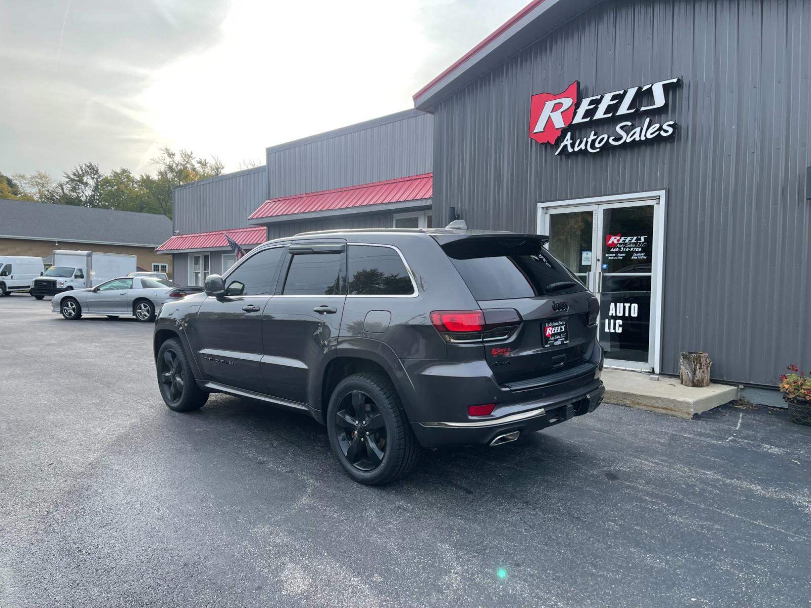 2015 Gray /Black Jeep Grand Cherokee High Altitude 4WD (1C4RJFCTXFC) with an 5.7L V8 OHV 16V engine, 8-Speed Automatic transmission, located at 11115 Chardon Rd. , Chardon, OH, 44024, (440) 214-9705, 41.580246, -81.241943 - This 2015 Jeep Grand Cherokee High Altitude 4WD comes equipped with a powerful 5.7 V8 engine and a 19 speaker Harmon Kardon sound system, making it a top-of-the-line SUV. This model also features 4-wheel drive for enhanced traction and off-road capabilities. With its spacious interior, luxury amenit - Photo #11