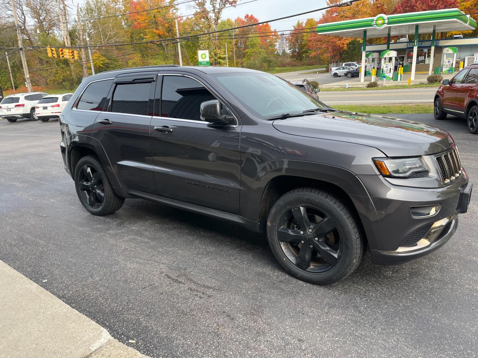 2015 Gray /Black Jeep Grand Cherokee High Altitude 4WD (1C4RJFCTXFC) with an 5.7L V8 OHV 16V engine, 8-Speed Automatic transmission, located at 11115 Chardon Rd. , Chardon, OH, 44024, (440) 214-9705, 41.580246, -81.241943 - This 2015 Jeep Grand Cherokee High Altitude 4WD comes equipped with a powerful 5.7 V8 engine and a 19 speaker Harmon Kardon sound system, making it a top-of-the-line SUV. This model also features 4-wheel drive for enhanced traction and off-road capabilities. With its spacious interior, luxury amenit - Photo #3