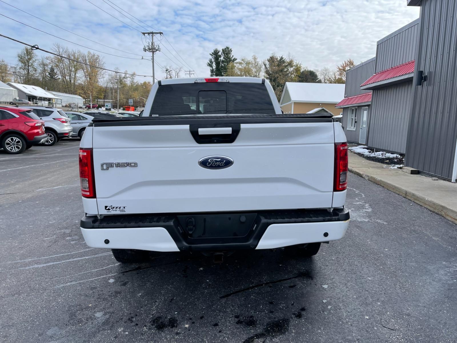 2017 White /Black Ford F-150 XLT SuperCrew 6.5-ft. Bed 4WD (1FTFW1EF2HF) with an 5.0L V8 engine, 6A transmission, located at 11115 Chardon Rd. , Chardon, OH, 44024, (440) 214-9705, 41.580246, -81.241943 - This 2017 Ford F-150 XLT Crew Cab is a powerful and spacious vehicle with a 5.0-liter V8 engine that produces 385 horsepower. The Sport Package gives the truck an athletic appearance with its 20-inch wheels, black grille, and body-colored bumpers. The 302A Package adds features such as power-adjusta - Photo #10