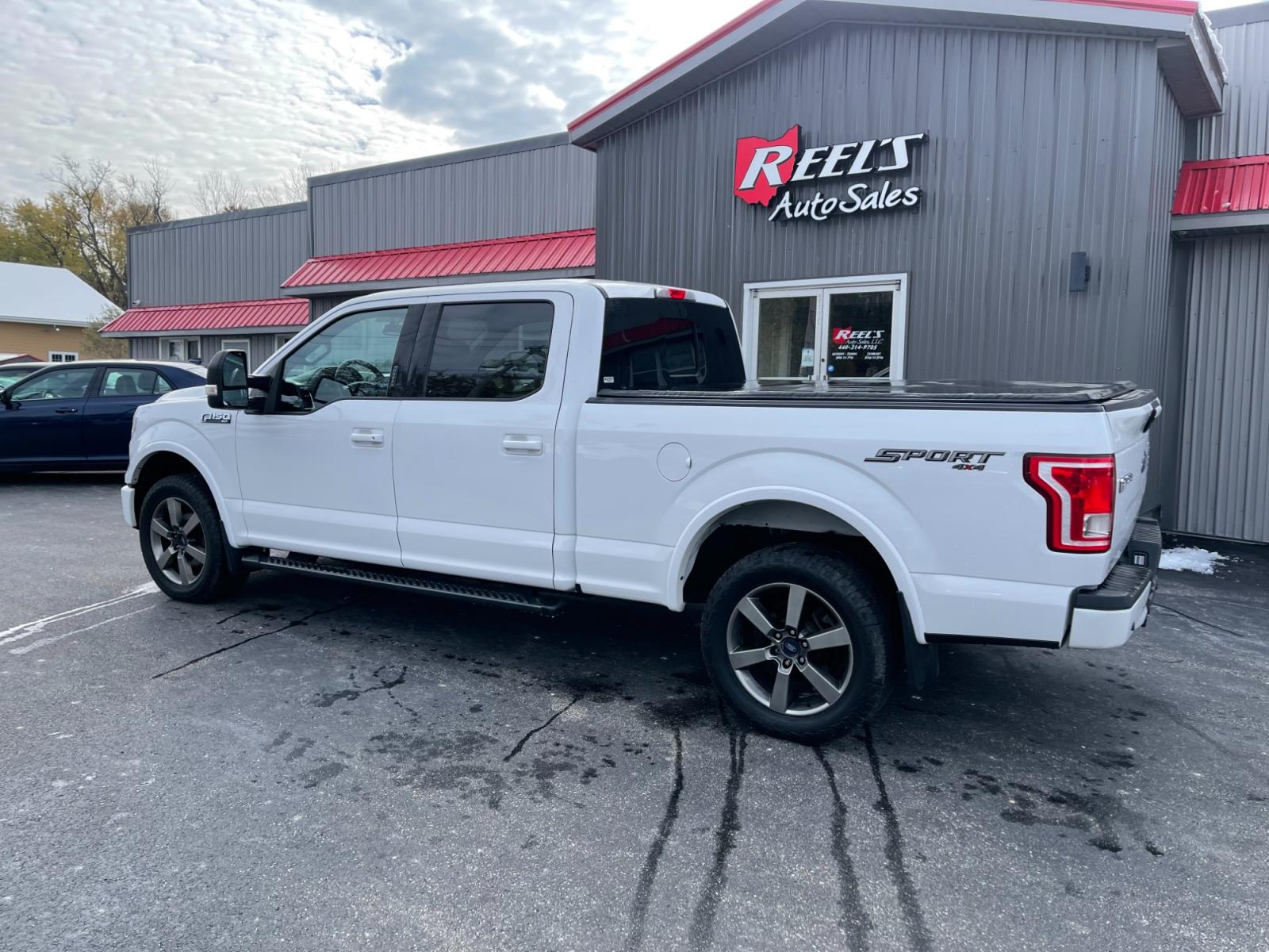 2017 White /Black Ford F-150 XLT SuperCrew 6.5-ft. Bed 4WD (1FTFW1EF2HF) with an 5.0L V8 engine, 6A transmission, located at 11115 Chardon Rd. , Chardon, OH, 44024, (440) 214-9705, 41.580246, -81.241943 - This 2017 Ford F-150 XLT Crew Cab is a powerful and spacious vehicle with a 5.0-liter V8 engine that produces 385 horsepower. The Sport Package gives the truck an athletic appearance with its 20-inch wheels, black grille, and body-colored bumpers. The 302A Package adds features such as power-adjusta - Photo #12