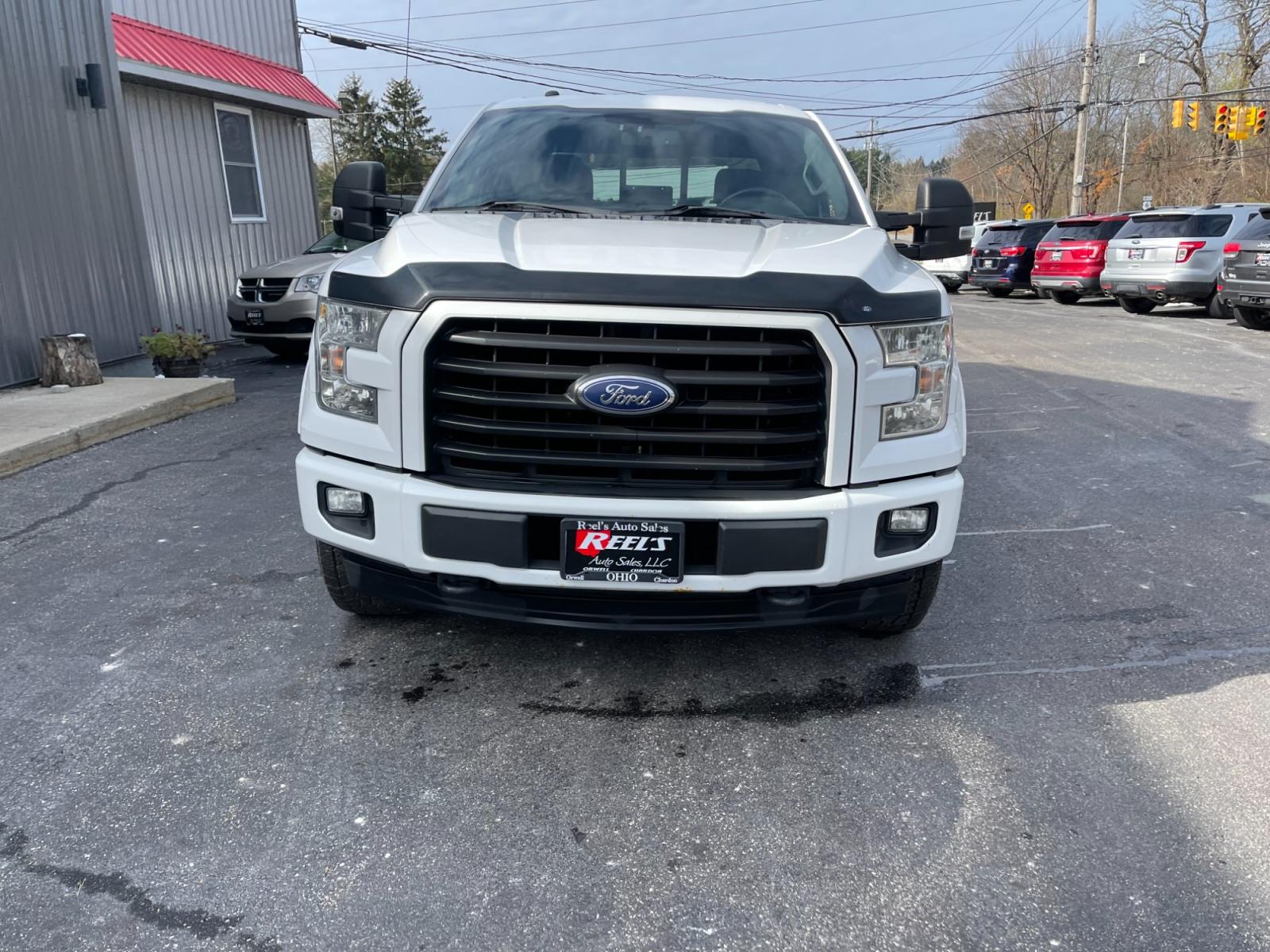 2017 White /Black Ford F-150 XLT SuperCrew 6.5-ft. Bed 4WD (1FTFW1EF2HF) with an 5.0L V8 engine, 6A transmission, located at 11115 Chardon Rd. , Chardon, OH, 44024, (440) 214-9705, 41.580246, -81.241943 - This 2017 Ford F-150 XLT Crew Cab is a powerful and spacious vehicle with a 5.0-liter V8 engine that produces 385 horsepower. The Sport Package gives the truck an athletic appearance with its 20-inch wheels, black grille, and body-colored bumpers. The 302A Package adds features such as power-adjusta - Photo #1