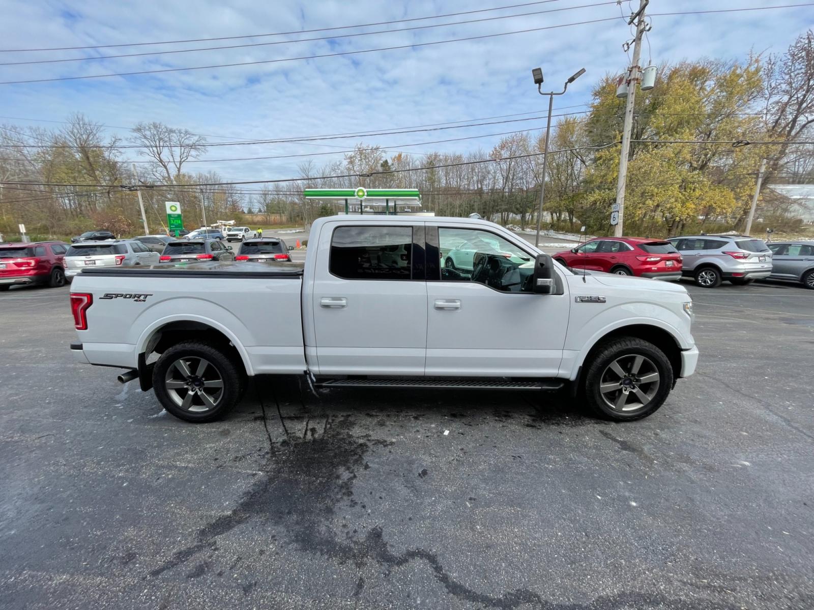 2017 White /Black Ford F-150 XLT SuperCrew 6.5-ft. Bed 4WD (1FTFW1EF2HF) with an 5.0L V8 engine, 6A transmission, located at 11115 Chardon Rd. , Chardon, OH, 44024, (440) 214-9705, 41.580246, -81.241943 - This 2017 Ford F-150 XLT Crew Cab is a powerful and spacious vehicle with a 5.0-liter V8 engine that produces 385 horsepower. The Sport Package gives the truck an athletic appearance with its 20-inch wheels, black grille, and body-colored bumpers. The 302A Package adds features such as power-adjusta - Photo #6