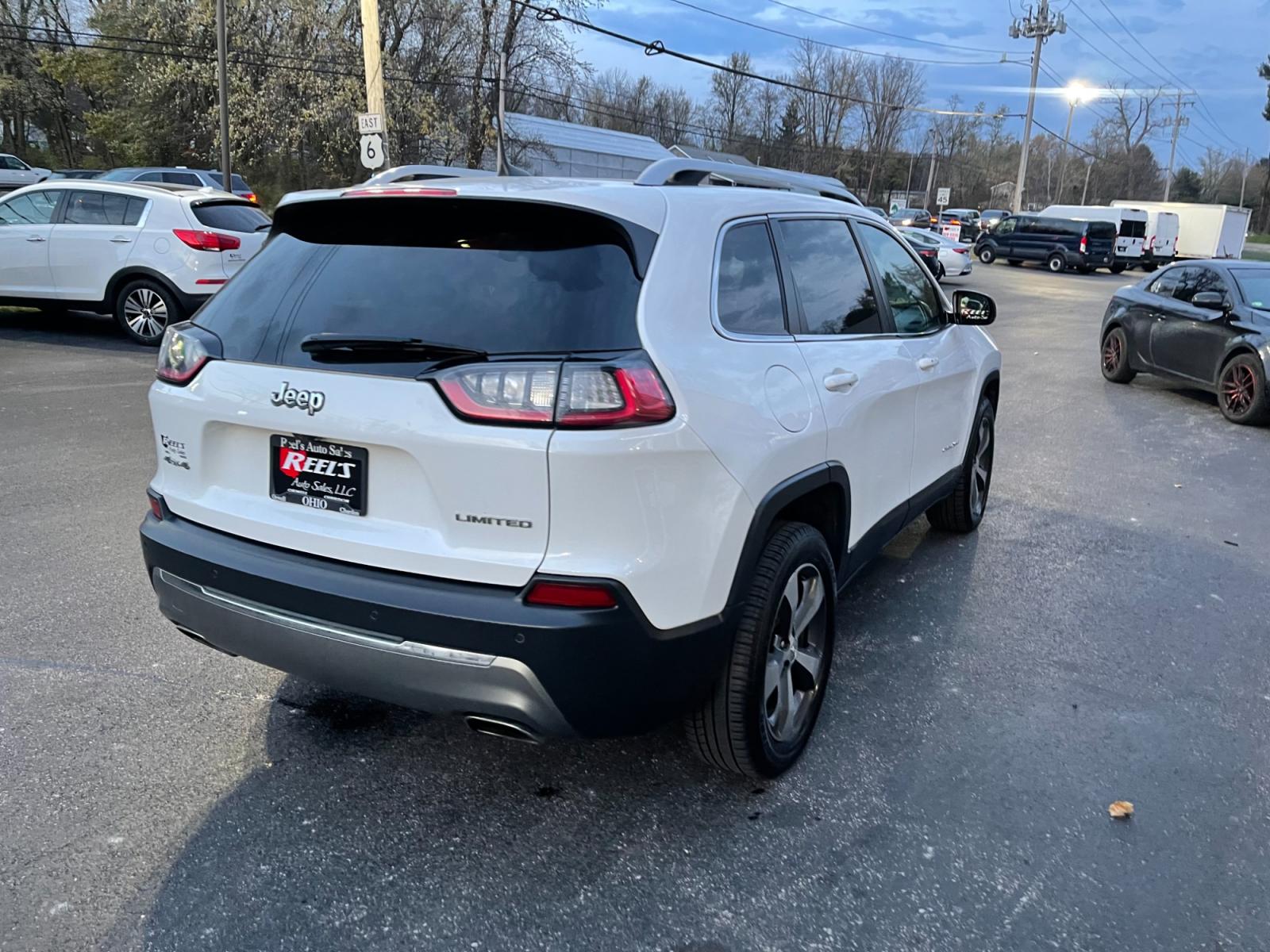 2019 White /Black Jeep Cherokee Limited 4WD (1C4PJMDX1KD) with an 3.2L V6 DOHC 24V engine, 9A transmission, located at 11115 Chardon Rd. , Chardon, OH, 44024, (440) 214-9705, 41.580246, -81.241943 - This 2019 Jeep Cherokee Limited V6 4WD is a stylish and capable SUV that is perfect for off-road adventures. It boasts a 3.2-liter V6 engine that produces 271 horsepower and 239 lb-ft of torque, which allows it to tow up to 2,000 pounds. The 4-wheel drive system offers incredible traction and stabil - Photo #8
