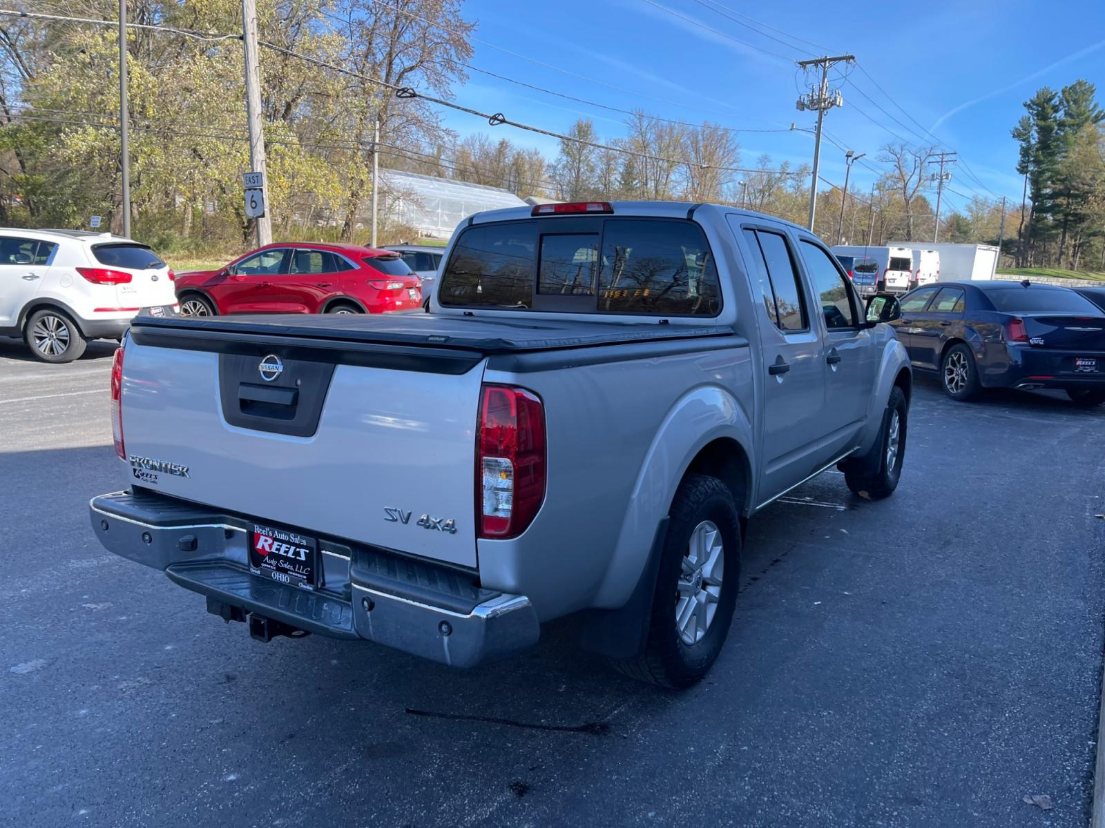 2014 Silver /Gray Nissan Frontier SV Crew Cab 4WD (1N6AD0EVXEN) with an 4.0L V6 DOHC 24V engine, 5-Speed Automatic transmission, located at 11115 Chardon Rd. , Chardon, OH, 44024, (440) 214-9705, 41.580246, -81.241943 - Photo #7