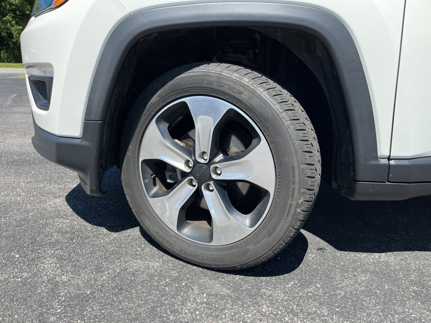 2018 White /White Jeep Compass Latitude 4WD (3C4NJDBB3JT) with an 2.4L I4 DOHC 16V engine, Automatic transmission, located at 11115 Chardon Rd. , Chardon, OH, 44024, (440) 214-9705, 41.580246, -81.241943- Photo#12