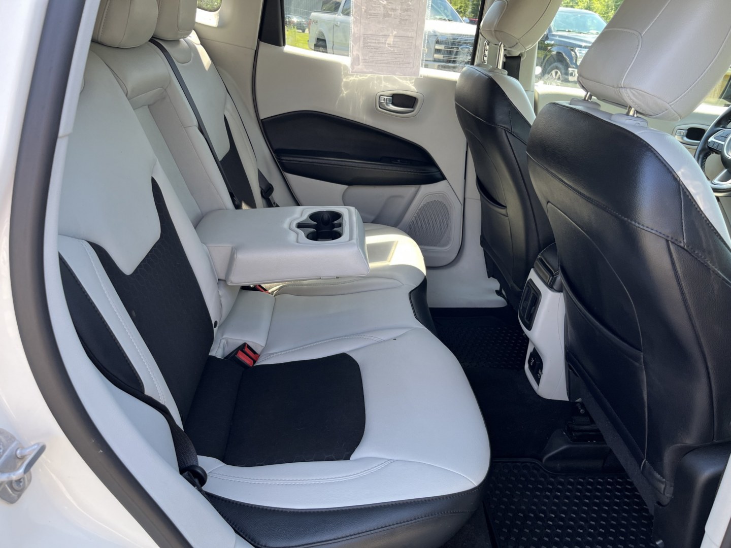 2018 White /White Jeep Compass Latitude 4WD (3C4NJDBB3JT) with an 2.4L I4 DOHC 16V engine, Automatic transmission, located at 11115 Chardon Rd. , Chardon, OH, 44024, (440) 214-9705, 41.580246, -81.241943- Photo#32